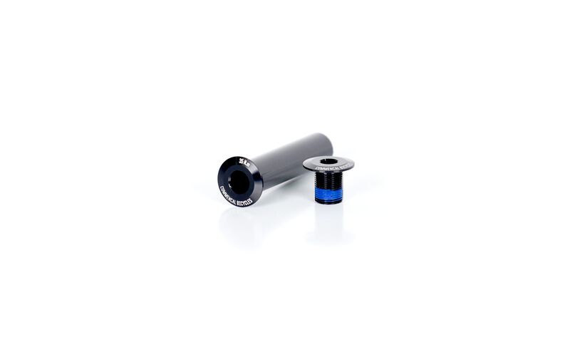 MAIN PIVOT AXLE KIT CLASH V2 20 AND 24