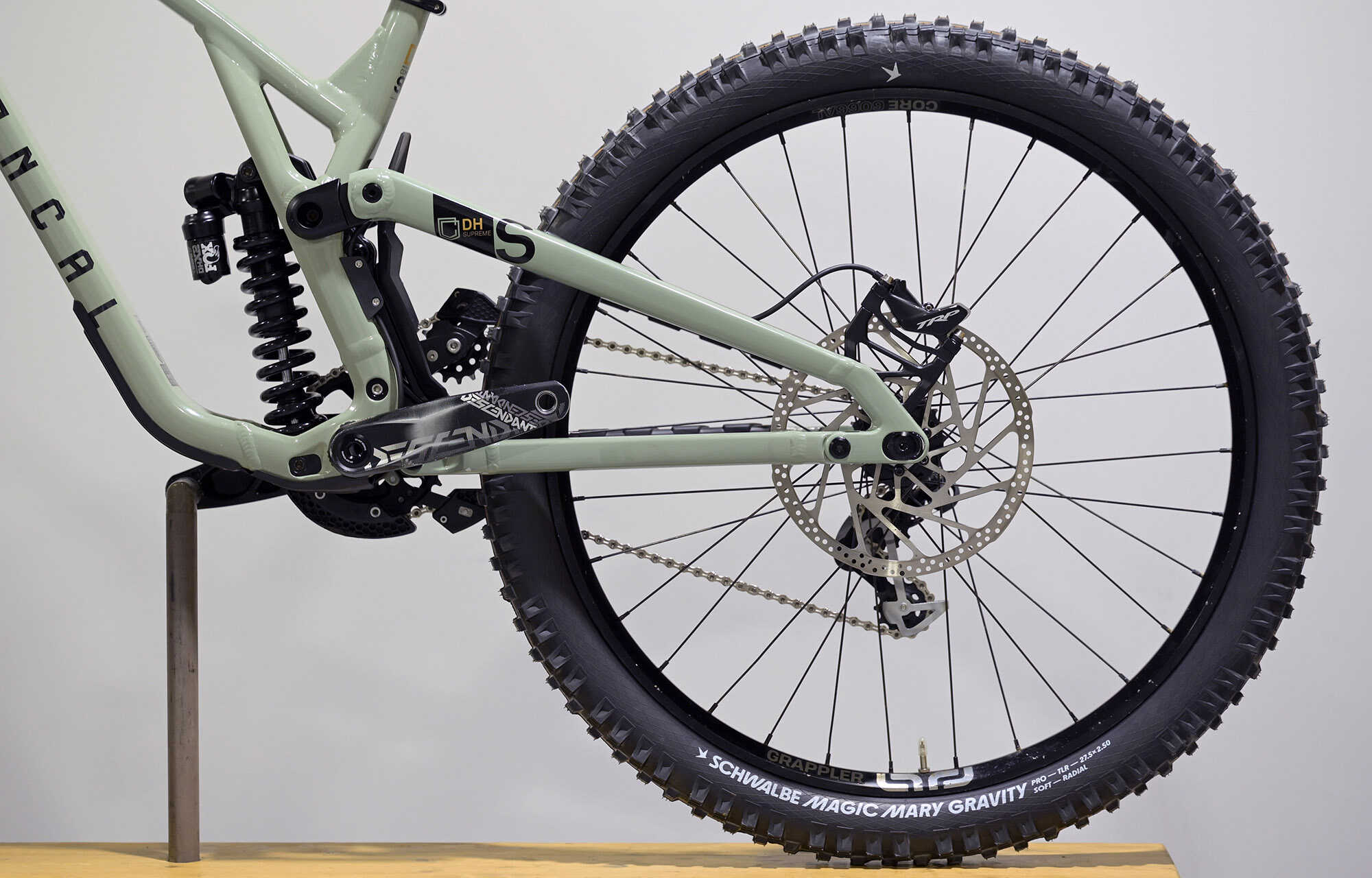 COMMENCAL SUPREME DH V5 ESSENTIAL HERITAGE GREEN - M (22150802) image large number 3