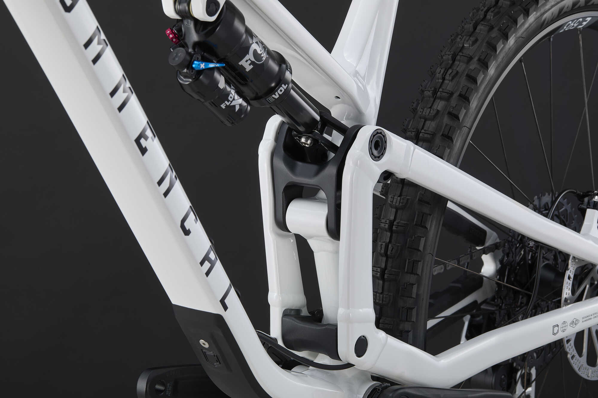 COMMENCAL META V5 ESSENTIAL PURE WHITE 2027 image large number 7