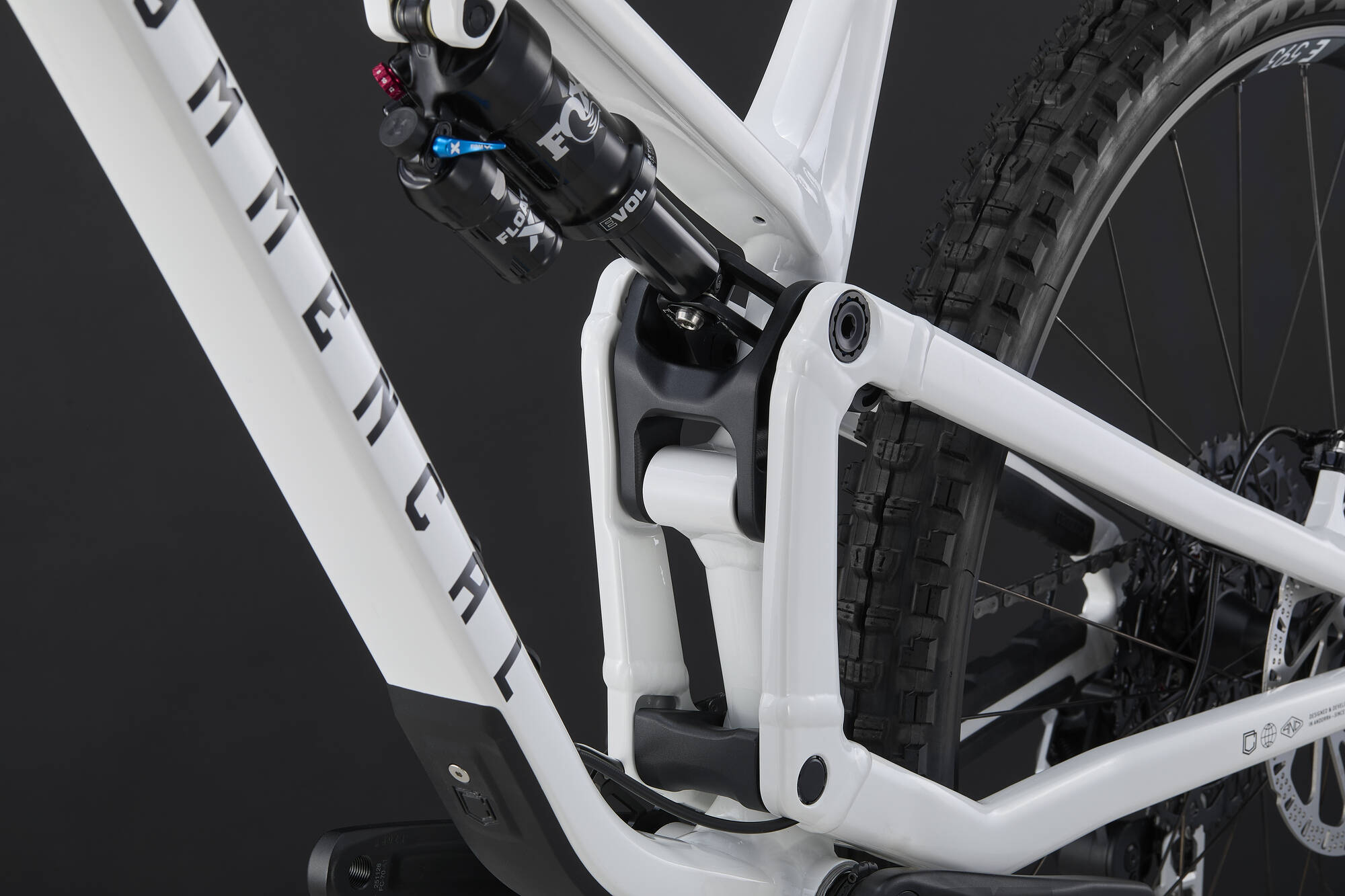 COMMENCAL META V5 ESSENTIAL PURE WHITE 2027 image large number 7