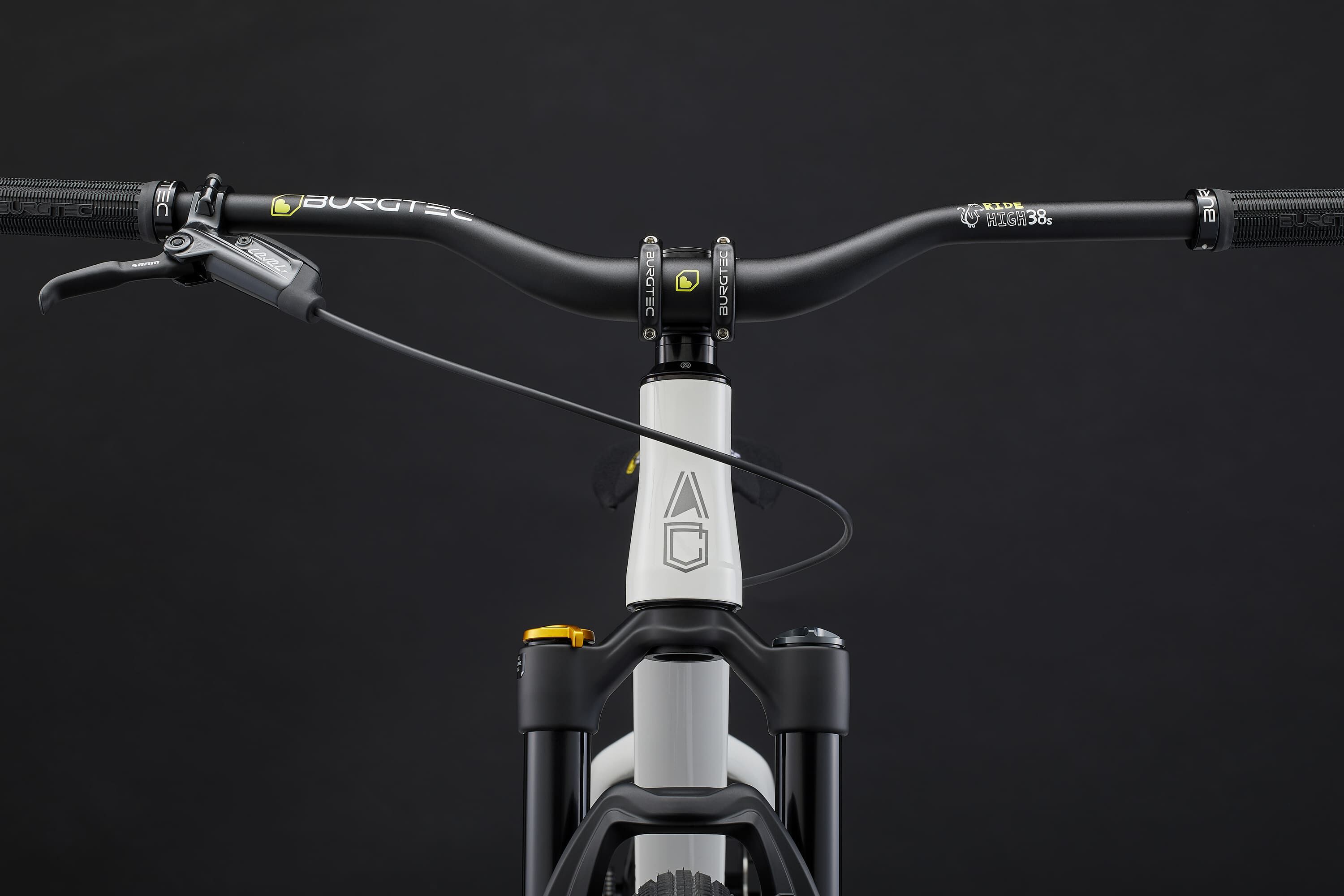 COMMENCAL Absolut Bomber Black Pure White - Ultimate Dirt Jump Bike
