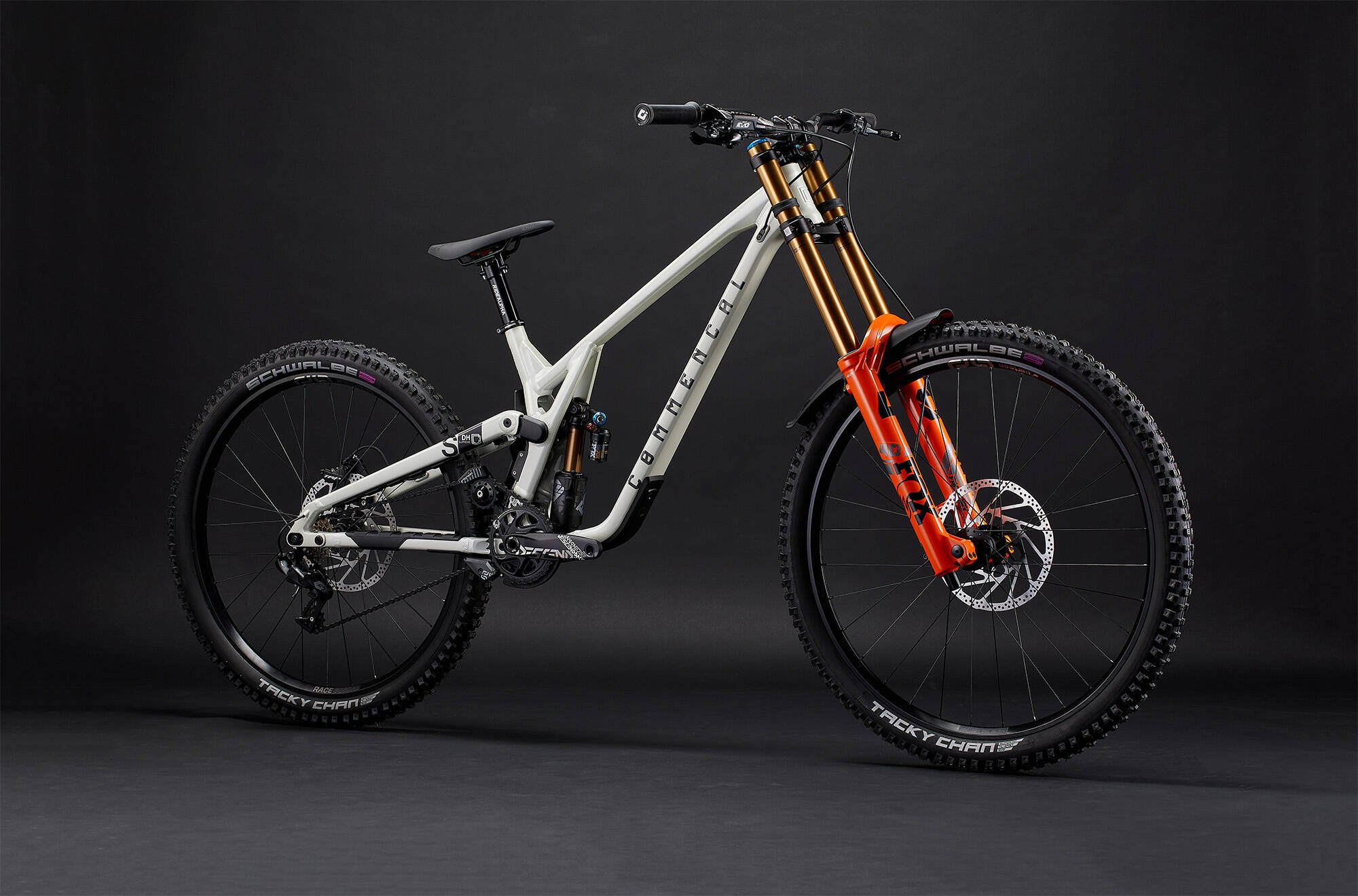 COMMENCAL SUPREME DH V5 SIGNATURE CLEAR SILVER image large number 1