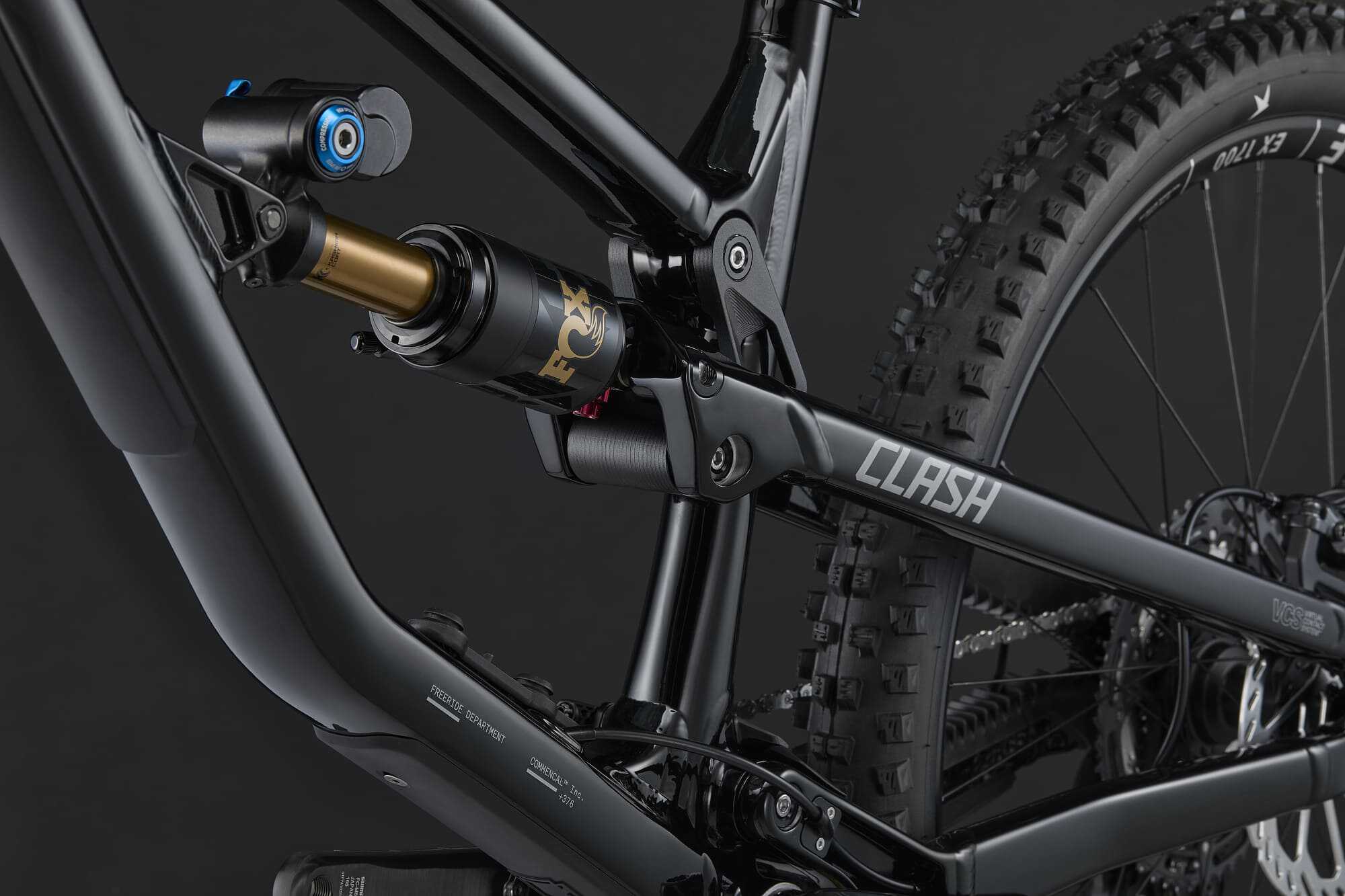 COMMENCAL CLASH V3 SIGNATURE PURE BLACK 2027 image large number 8