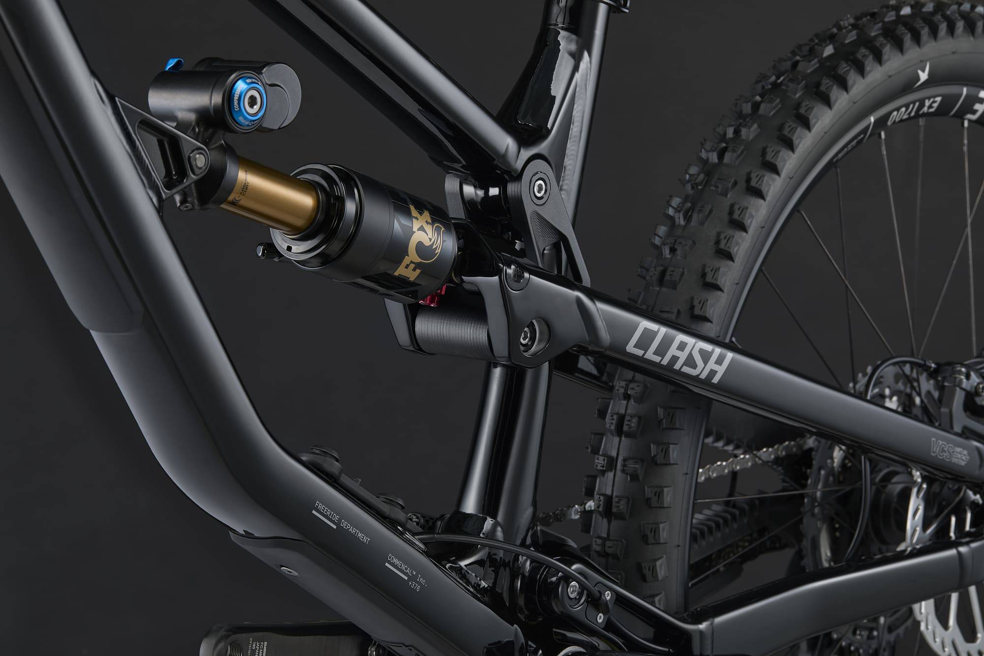 COMMENCAL CLASH V3 SIGNATURE PURE BLACK 2027 image large number 8