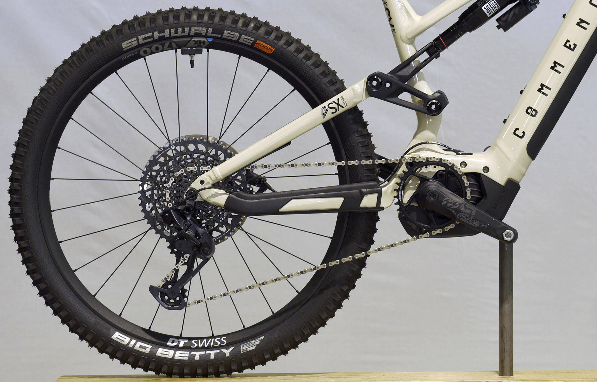 COMMENCAL META POWER SX BOSCH RACE CHALK - L (23181403) 4 km image large number 0