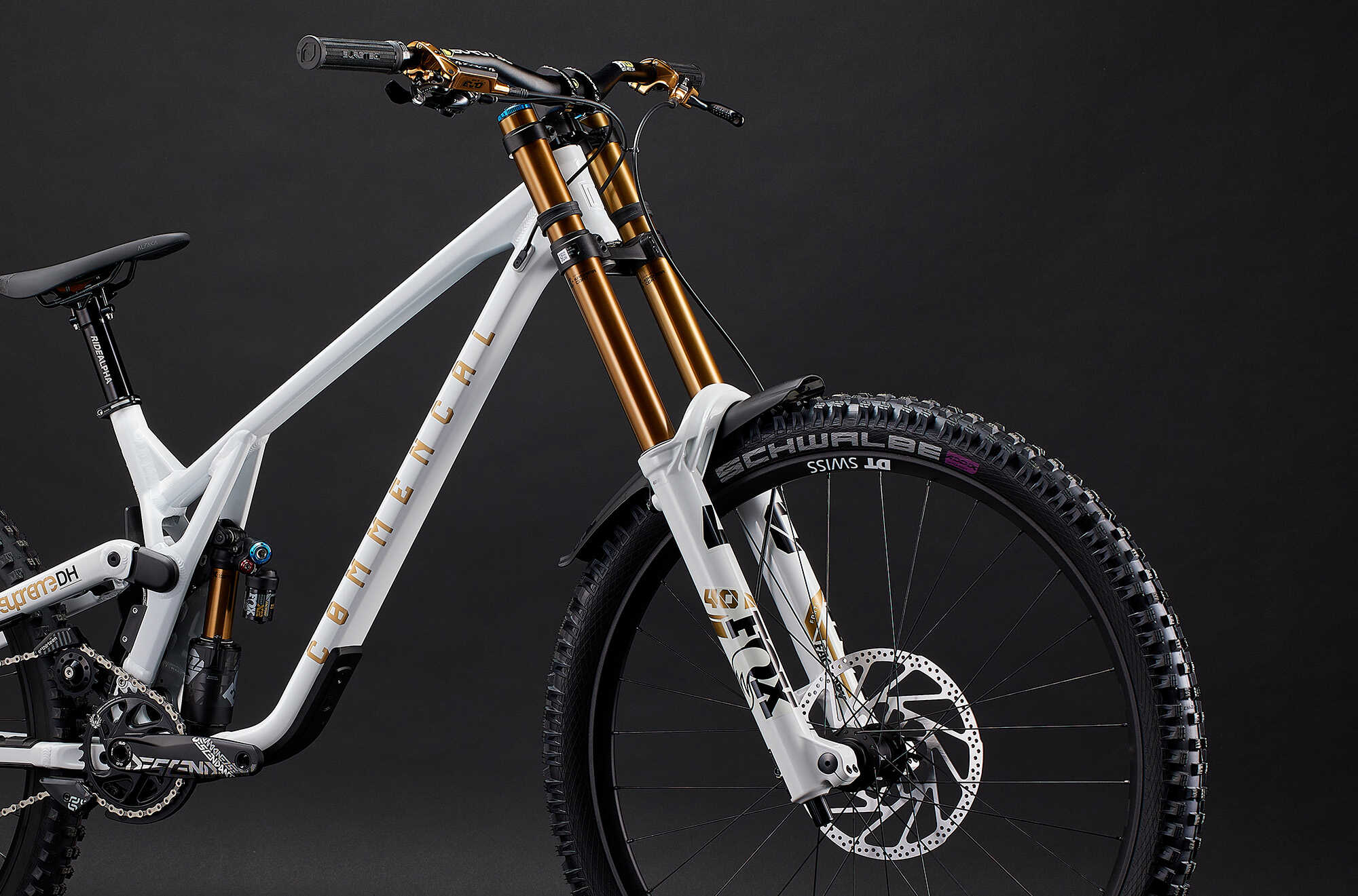 COMMENCAL SUPREME DH V5 SIGNATURE LTD PURE WHITE image large number 8
