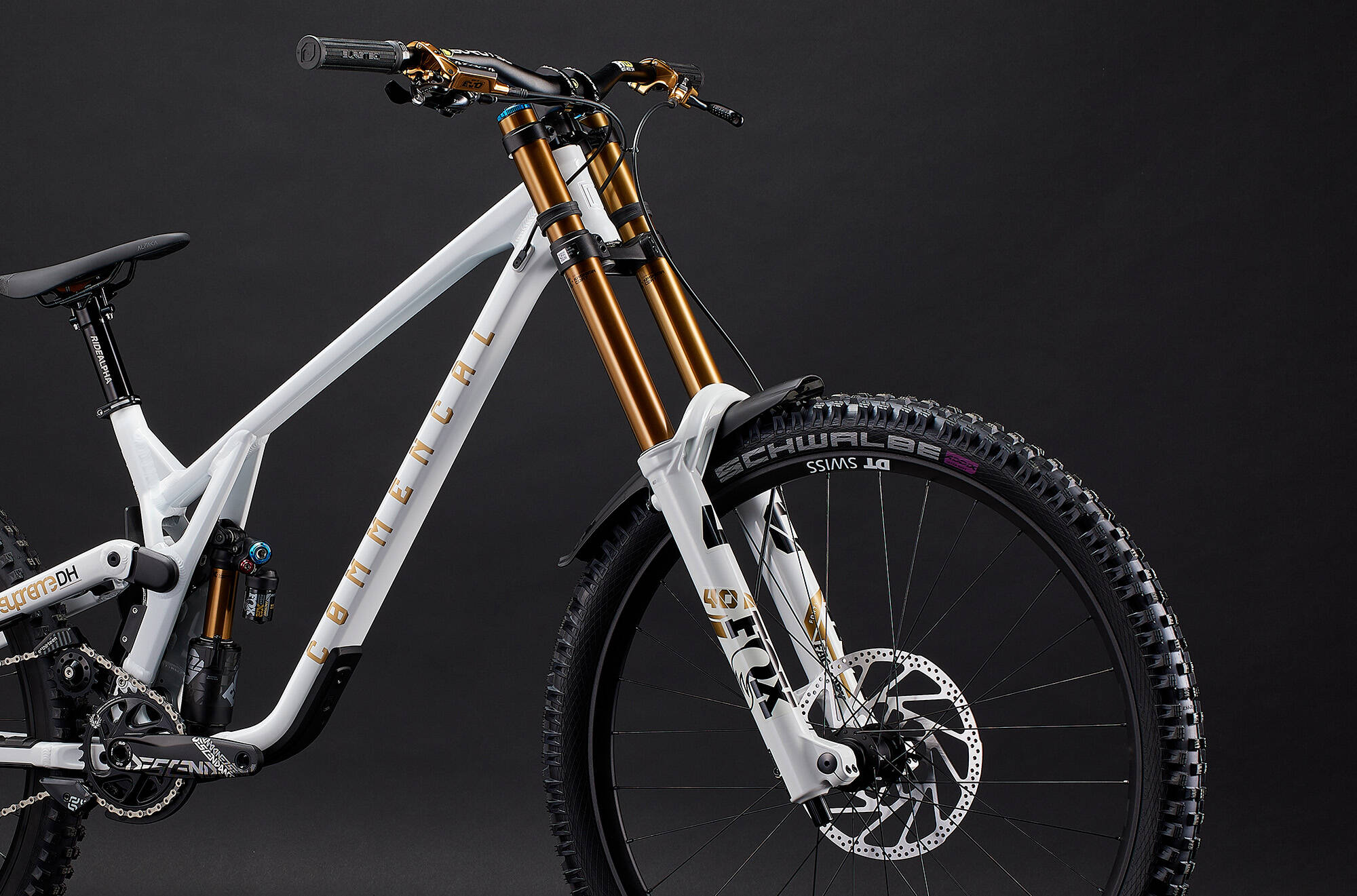 COMMENCAL SUPREME DH V5 SIGNATURE LTD PURE WHITE 2025 image large number 8