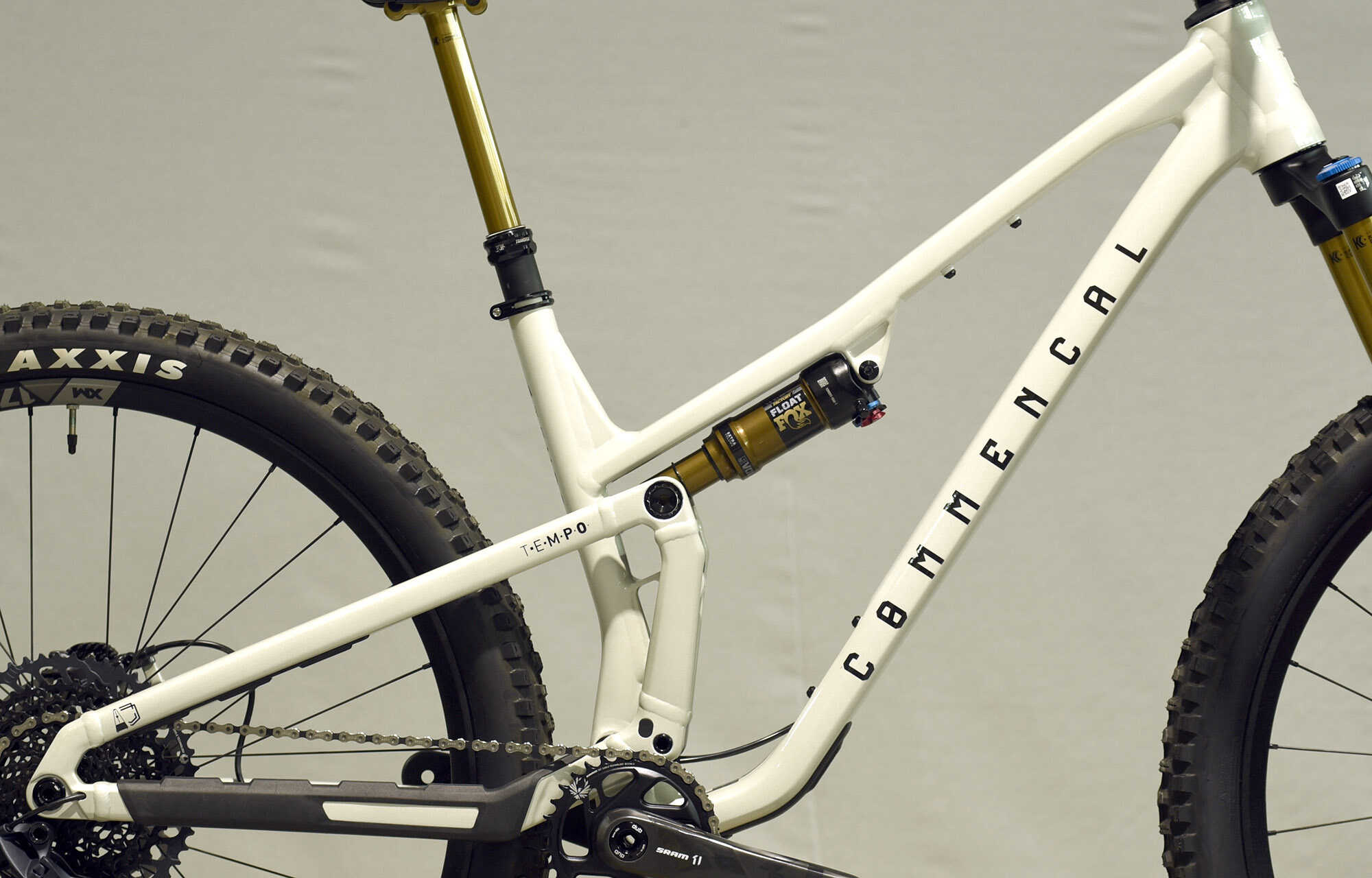 COMMENCAL T.E.M.P.O. SIGNATURE CLEAR SILVER - M (23120402) image large number 1
