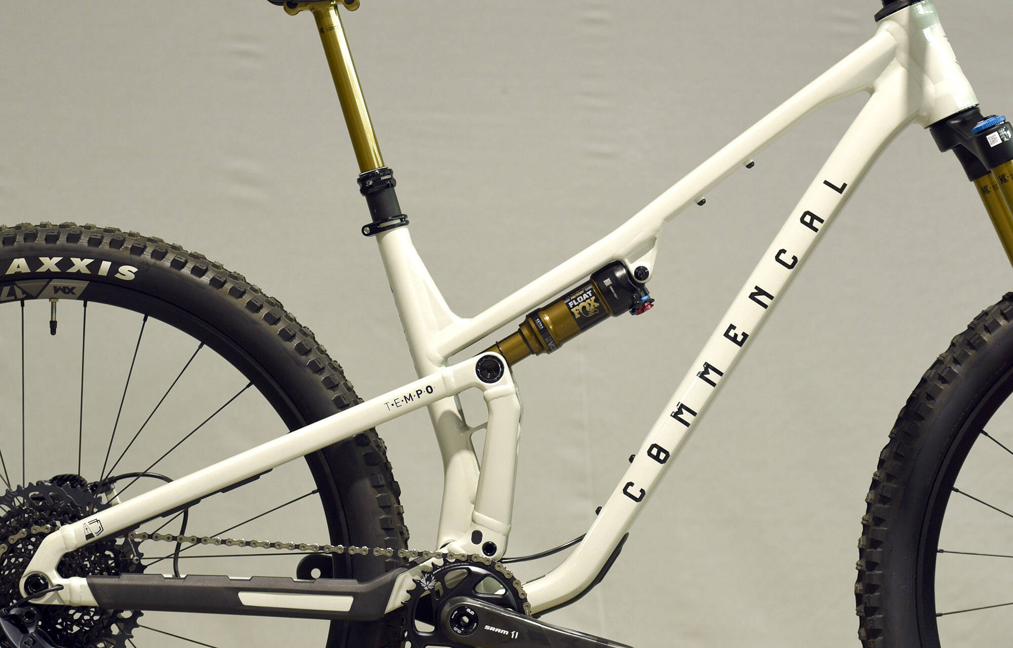 COMMENCAL T.E.M.P.O. SIGNATURE CLEAR SILVER - M (23120402) image large number 1