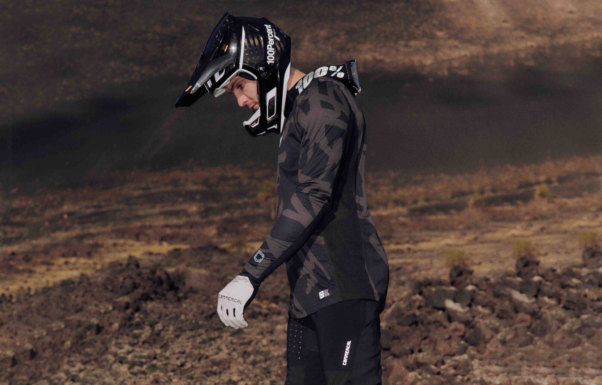MAILLOT COMMENCAL LIGHTECH MANGA LARGA RACE BLACK image large number 1