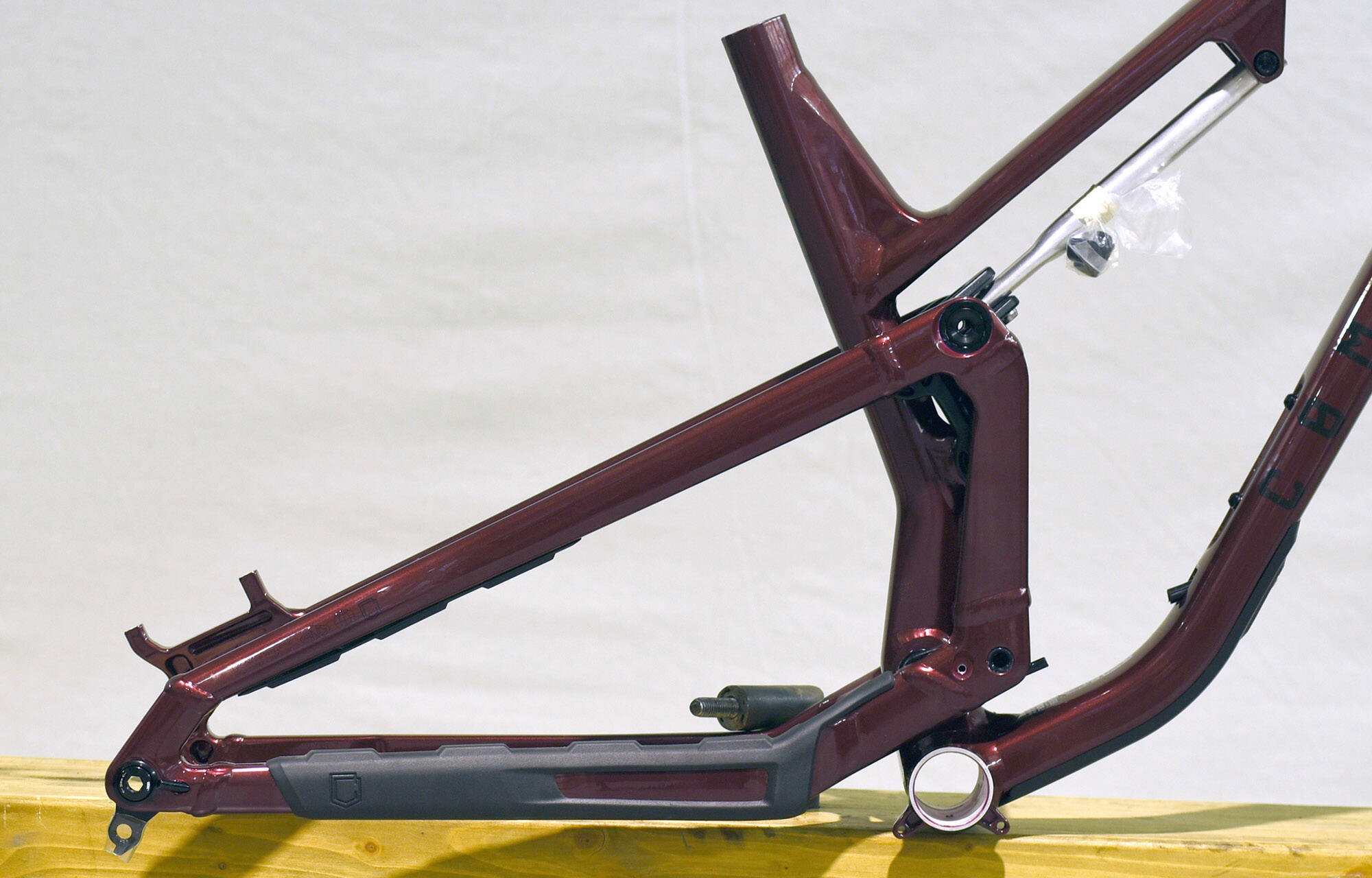 FRAME COMMENCAL META V5 ARENA RED METALIC - L (23121603) image large number 0