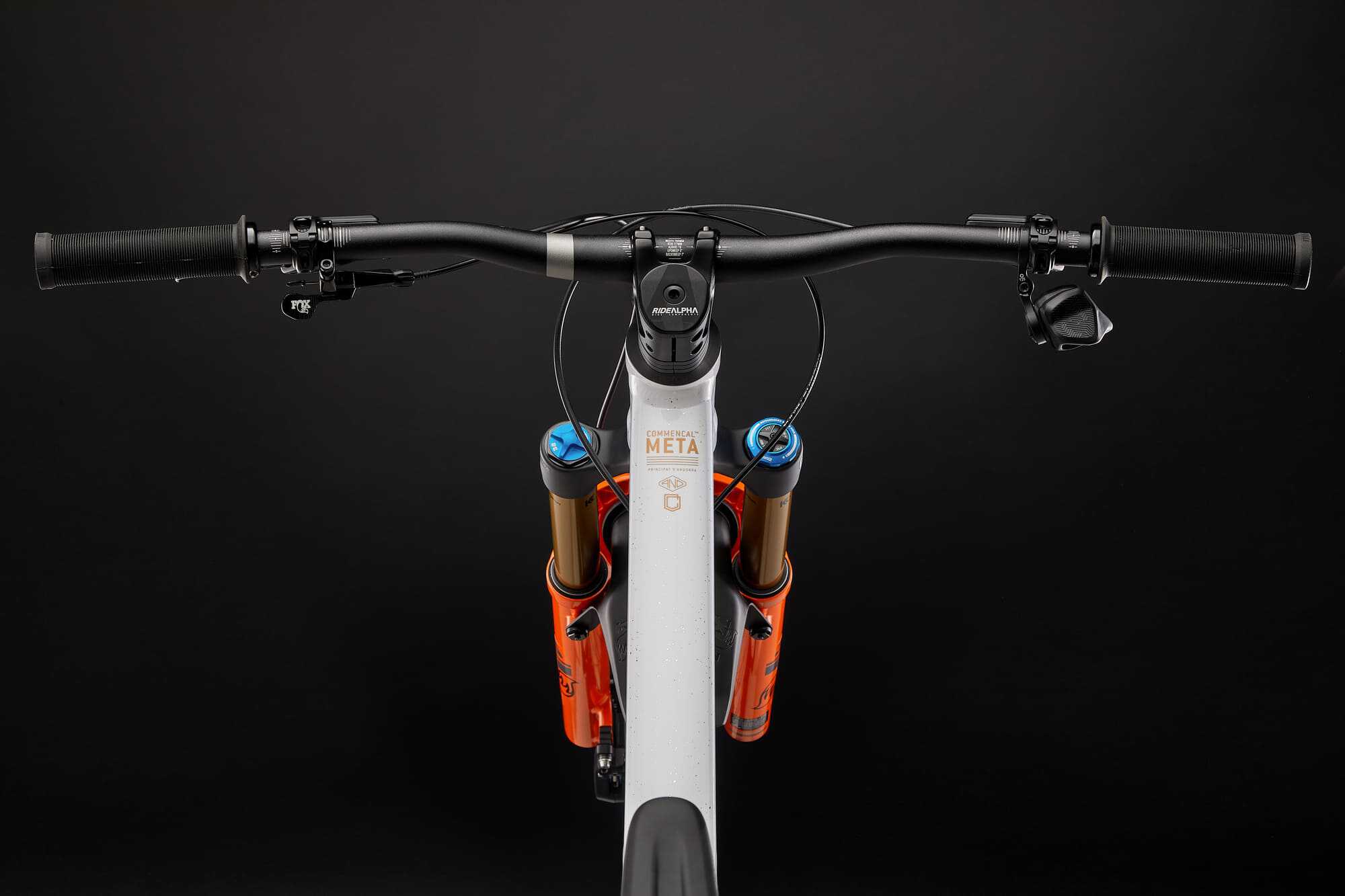 COMMENCAL META V5 SIGNATURE GLITTERY WHITE 2025 image large number 3