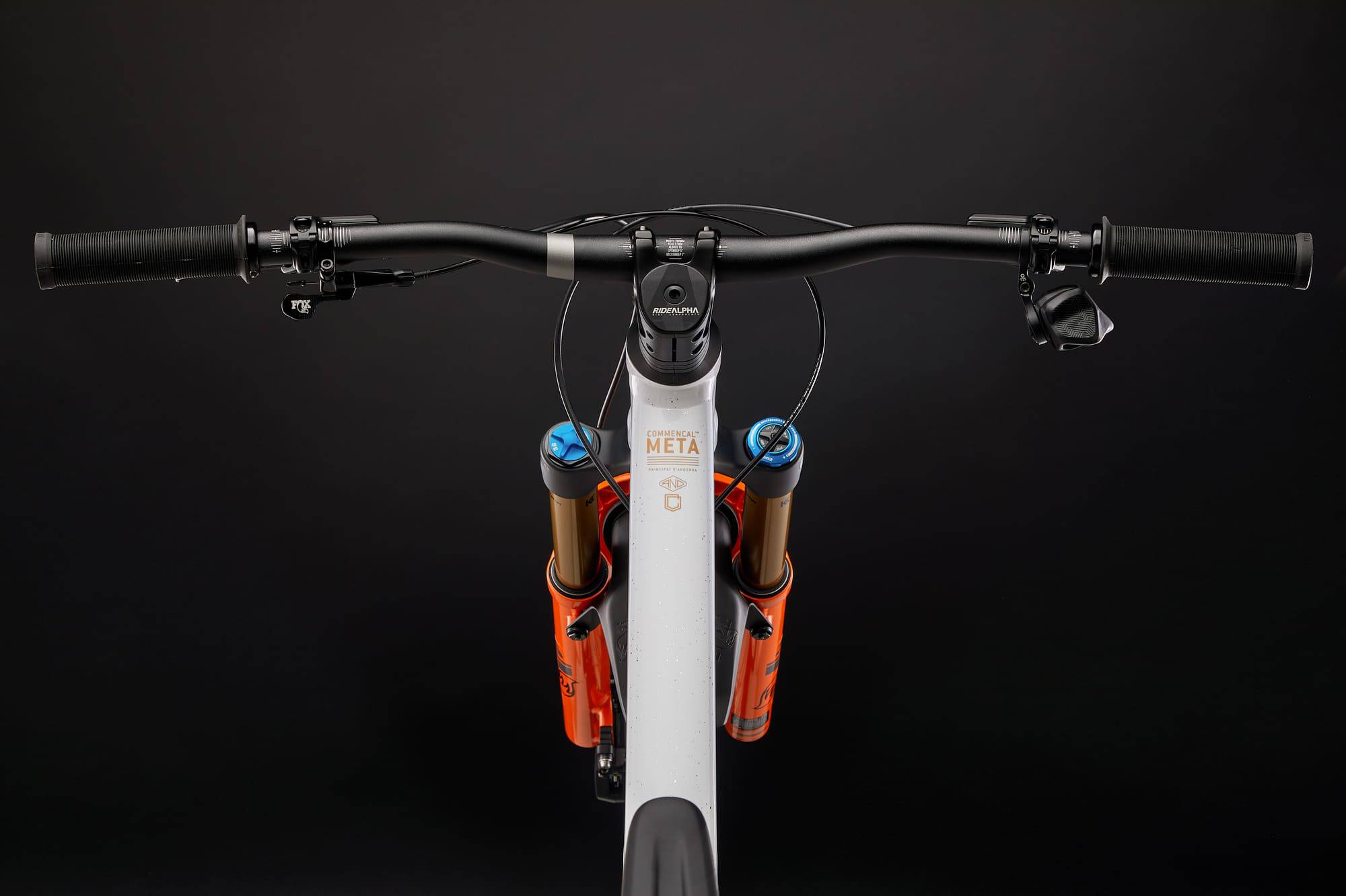 COMMENCAL META V5 SIGNATURE GLITTERY WHITE 2025 image large number 3