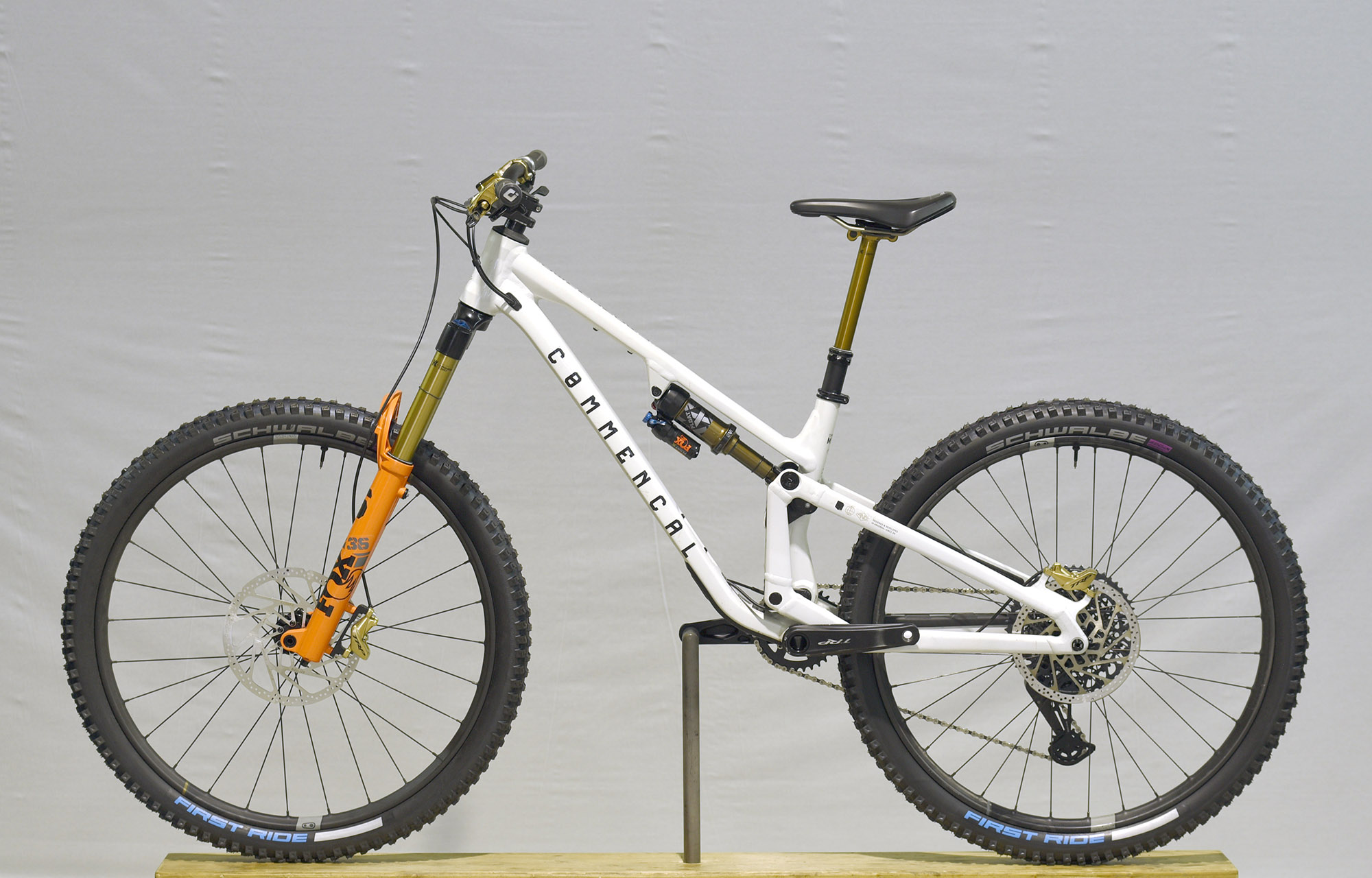 COMMENCAL META V5 CLEAR SILVER [COMMENCAL TEAM] ALC - S (24100011) image number null