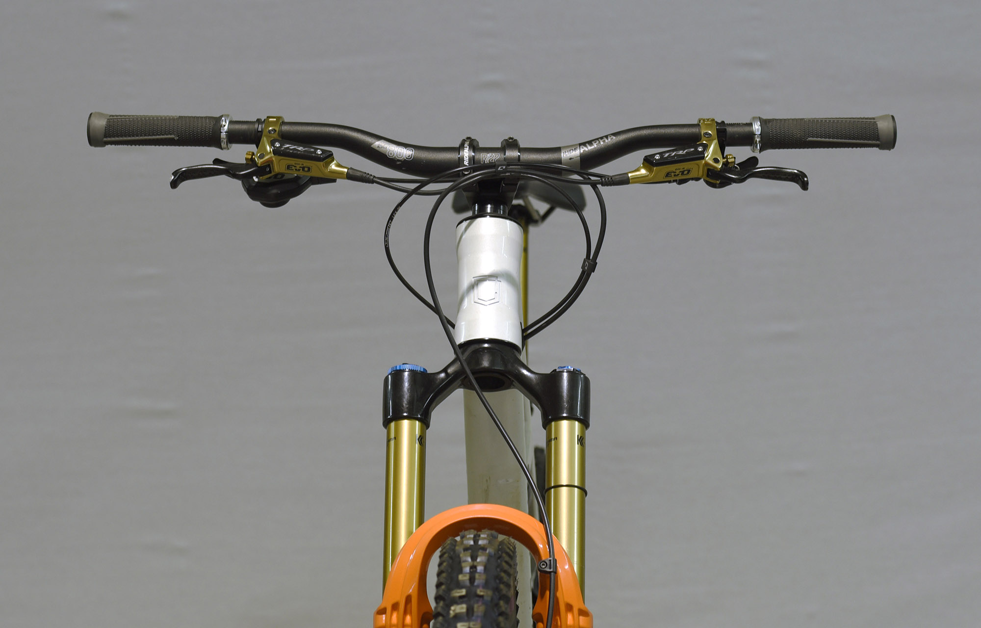 COMMENCAL META V5 CLEAR SILVER [COMMENCAL TEAM] ALC - S (24100011) image number null