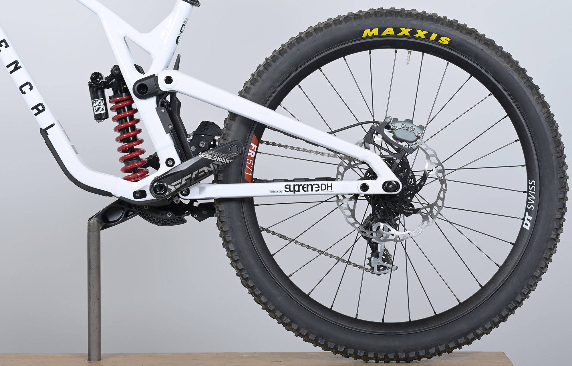 COMMENCAL SUPREME DH V5 ROCKSHOX PURE WHITE - L (24157103) image cover number large 2