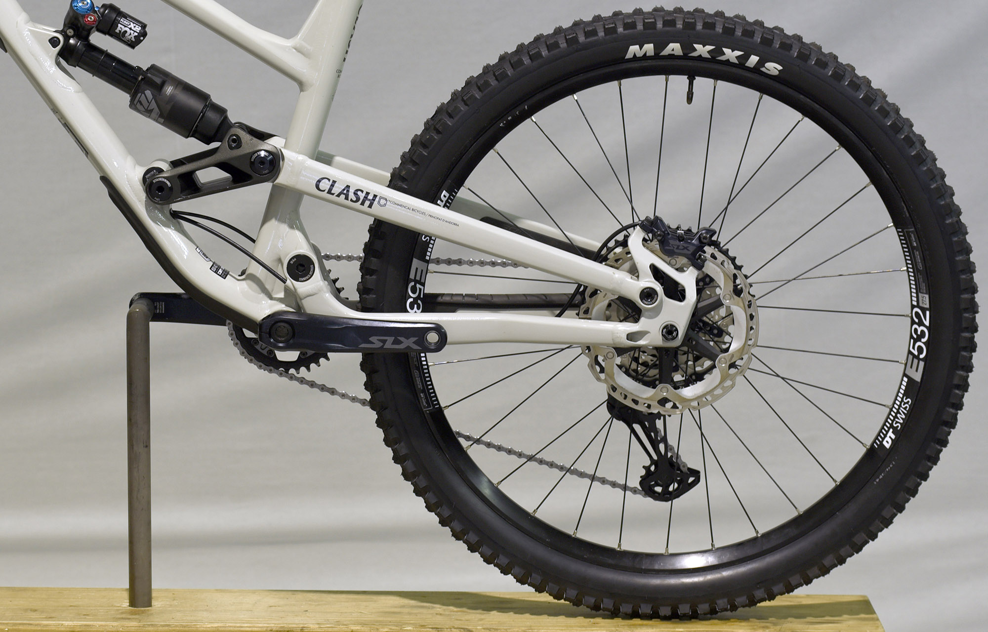 COMMENCAL CLASH ESSENTIAL ASH GREY - L (22132603) image number null