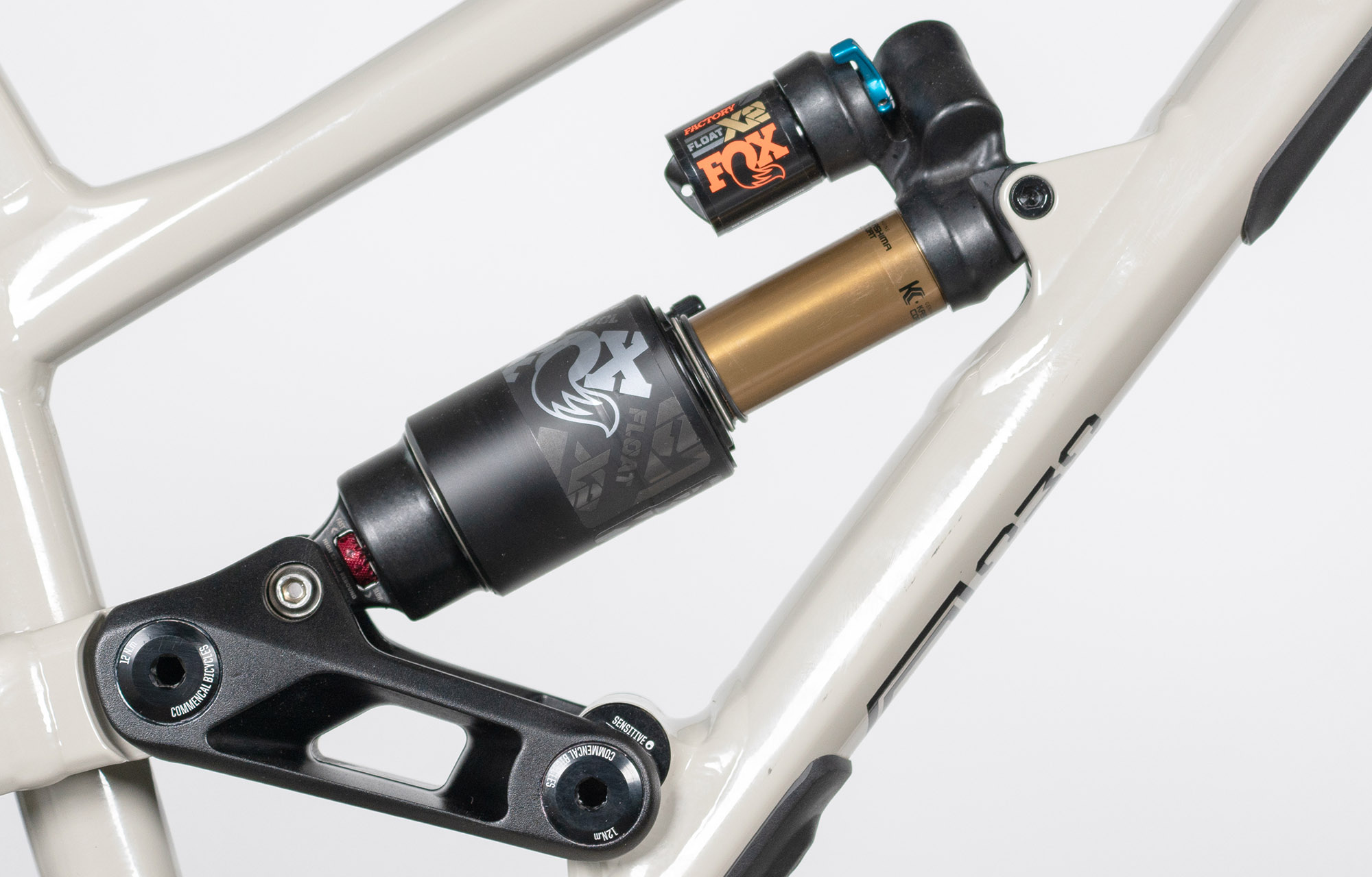 COMMENCAL CLASH SIGNATURE CHALK - L (23130603) image cover number large 3