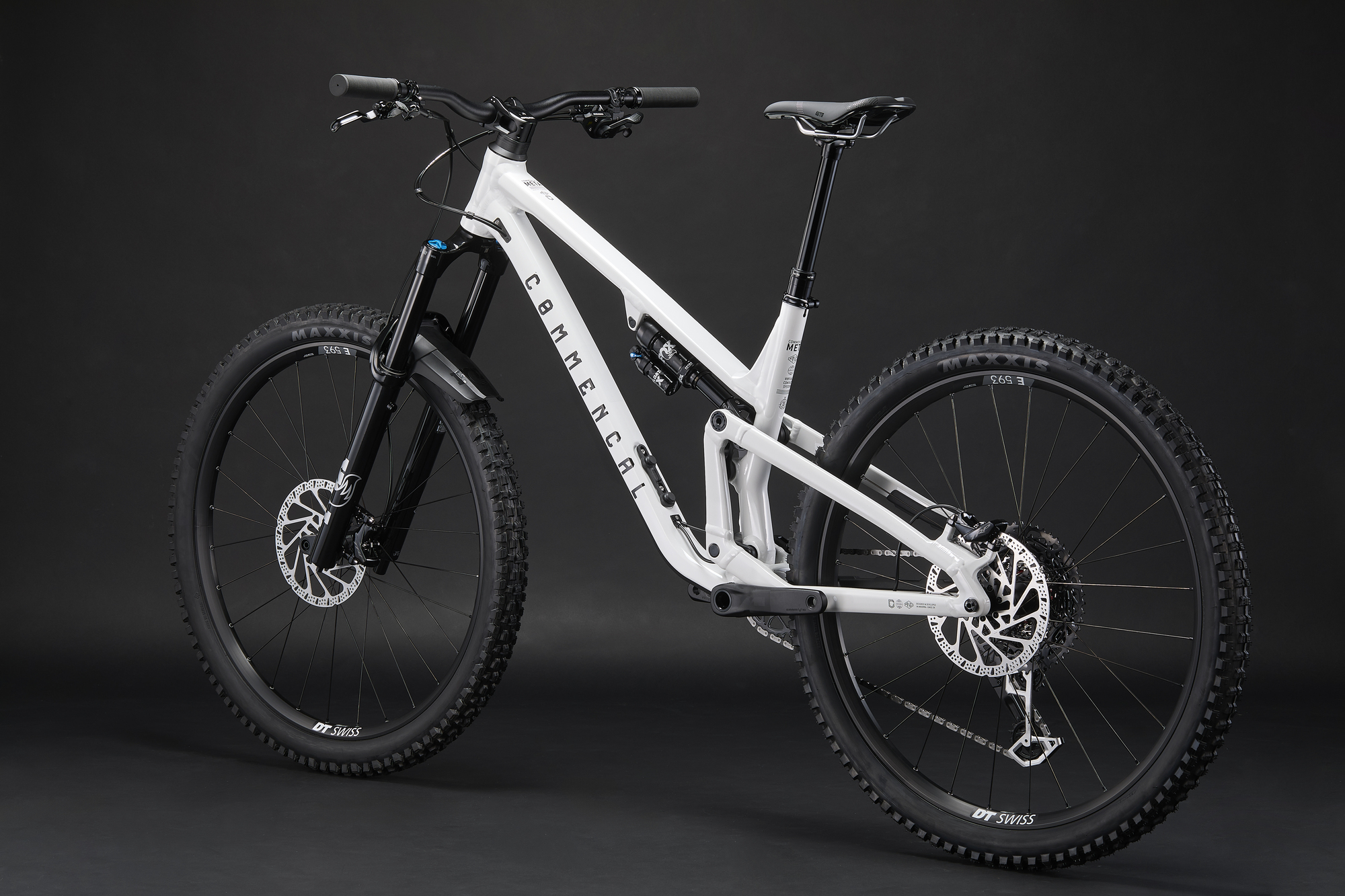 COMMENCAL META V5 ESSENTIAL PURE WHITE 2027 image large number 2