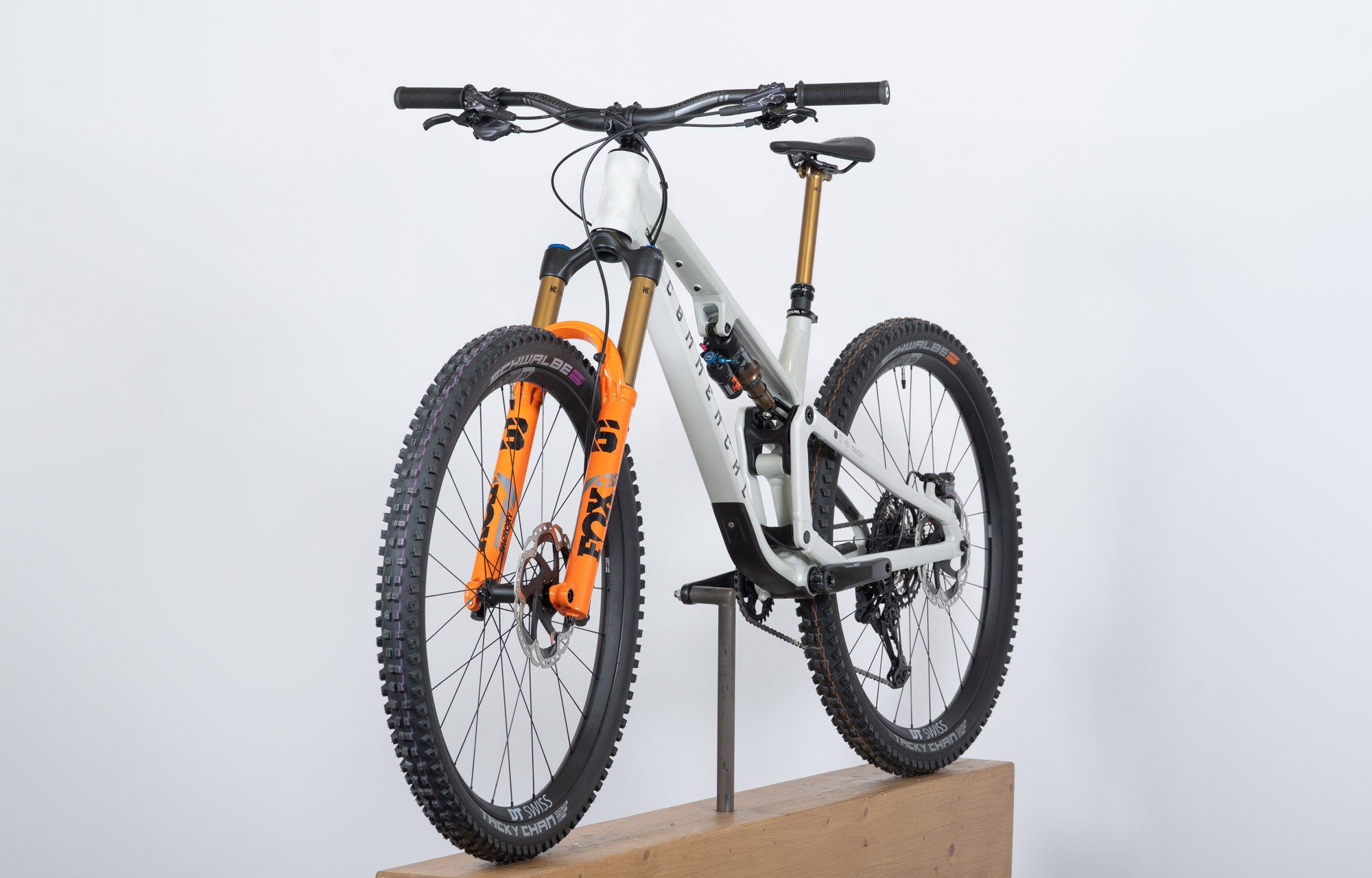 COMMENCAL META V5 SIGNATURE CLEAR SILVER - M (23121002) image cover number large 4