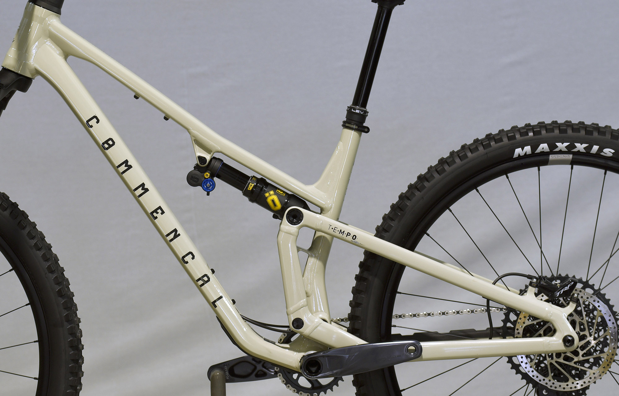 COMMENCAL T.E.M.P.O. OHLINS EDITION CHALK - M (22123902) image number null
