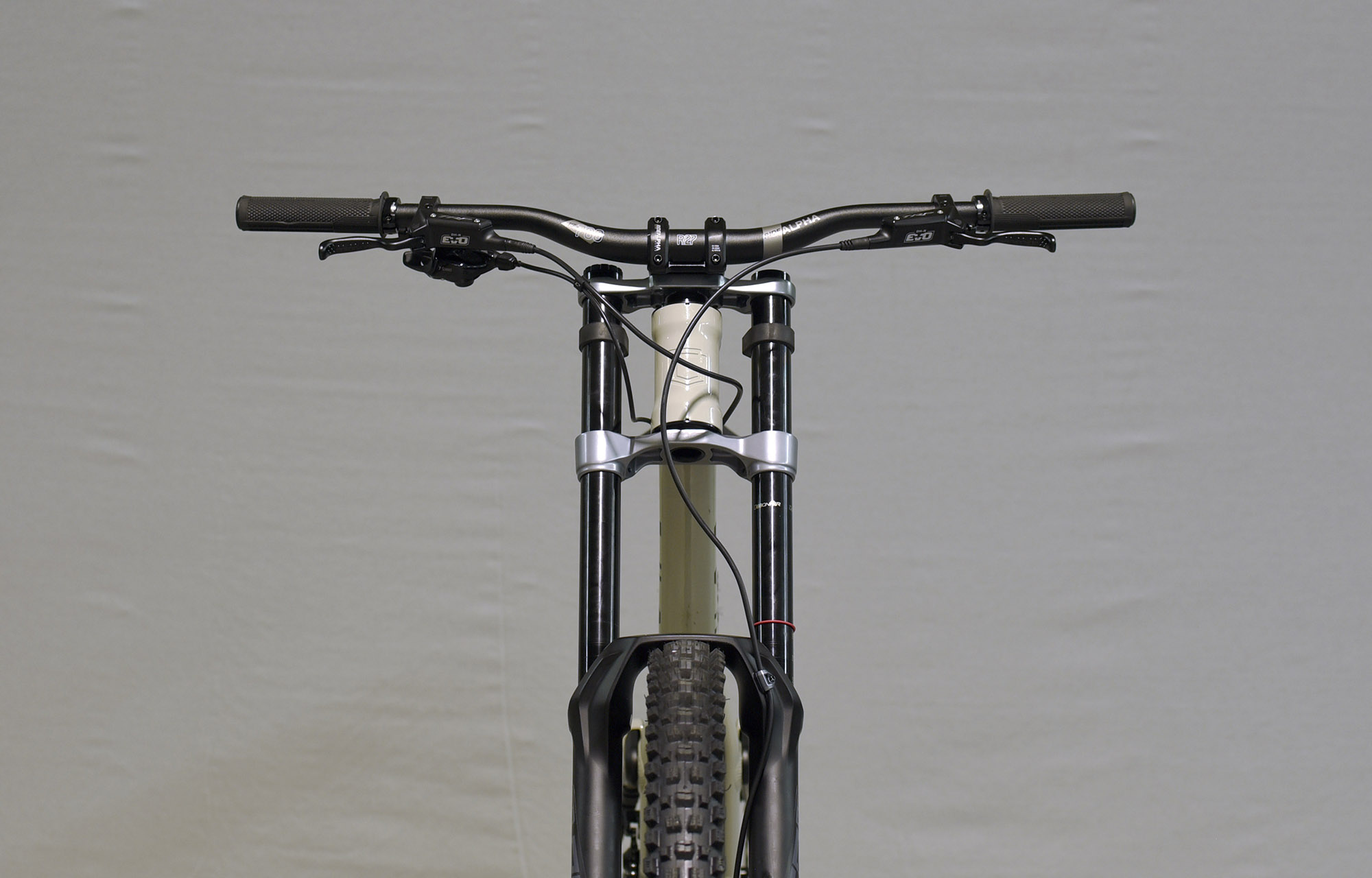 COMMENCAL SUPREME DH V5 RIDE CHALK - L (23150003) image number null