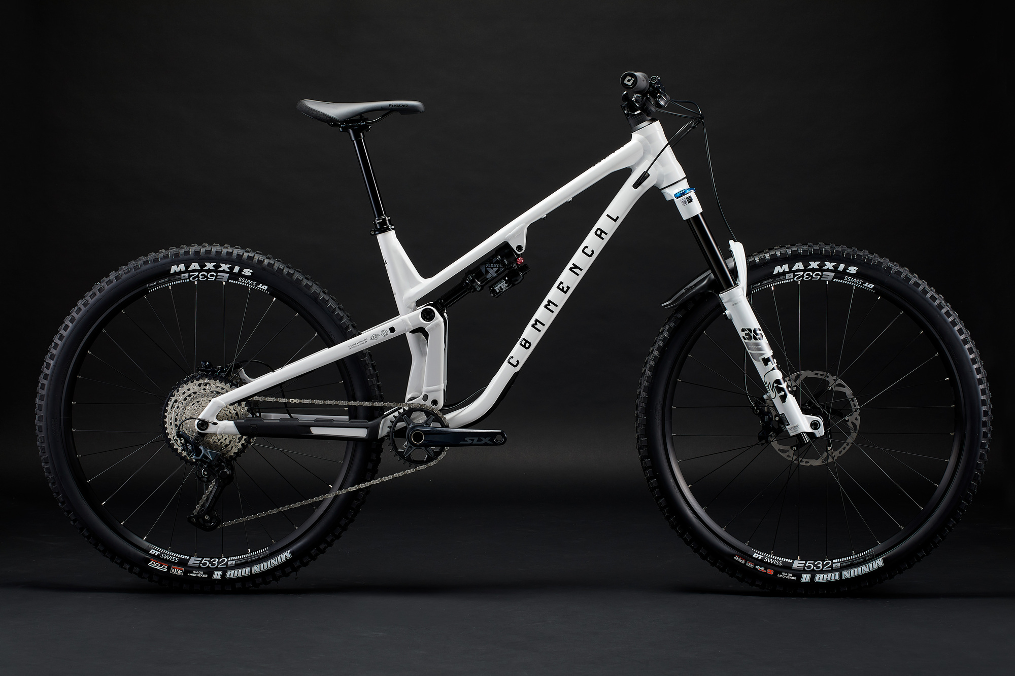 COMMENCAL META V5 ESSENTIAL PURE WHITE image number null