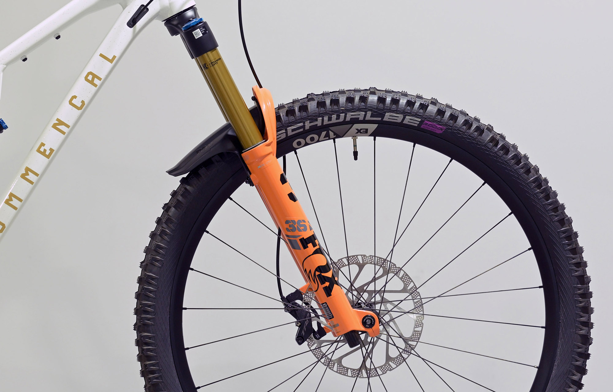 COMMENCAL META V5 SIGNATURE GLITTERY WHITE - M (24122302) image cover number large 1