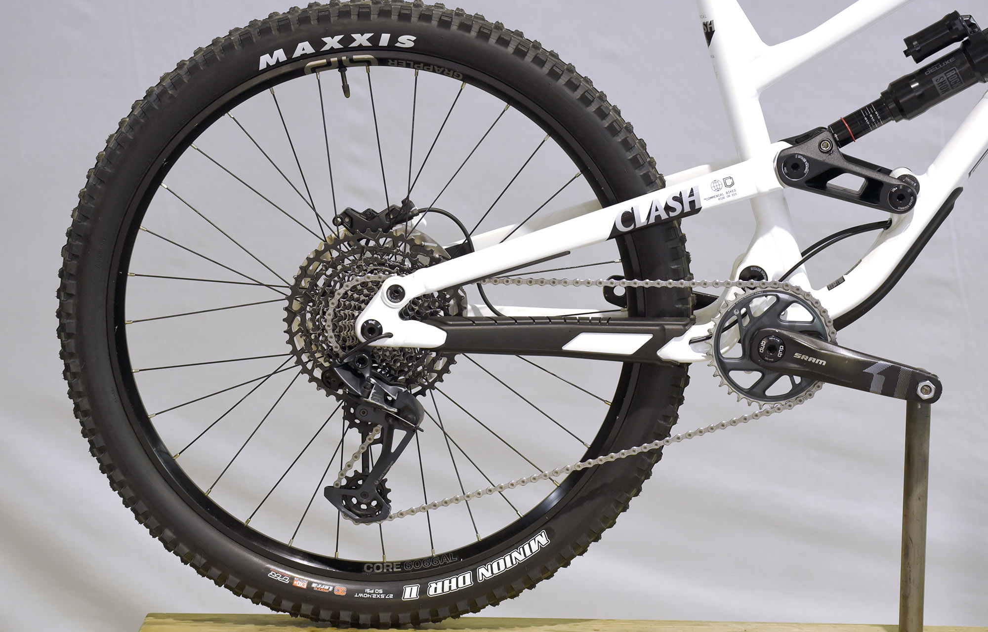 COMMENCAL CLASH RIDE PURE WHITE NEW ROCKSHOX - M (23130102) image number null