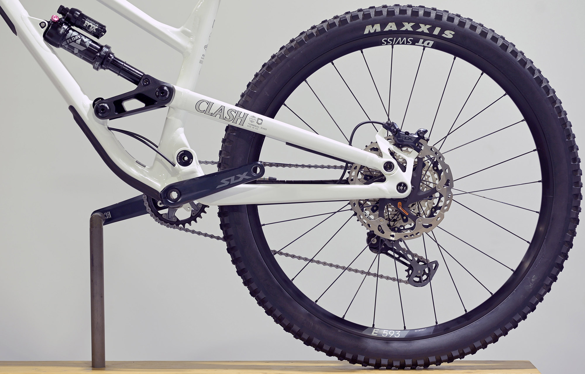 COMMENCAL CLASH ESSENTIAL PURE WHITE - M (24135602) image cover number large 3