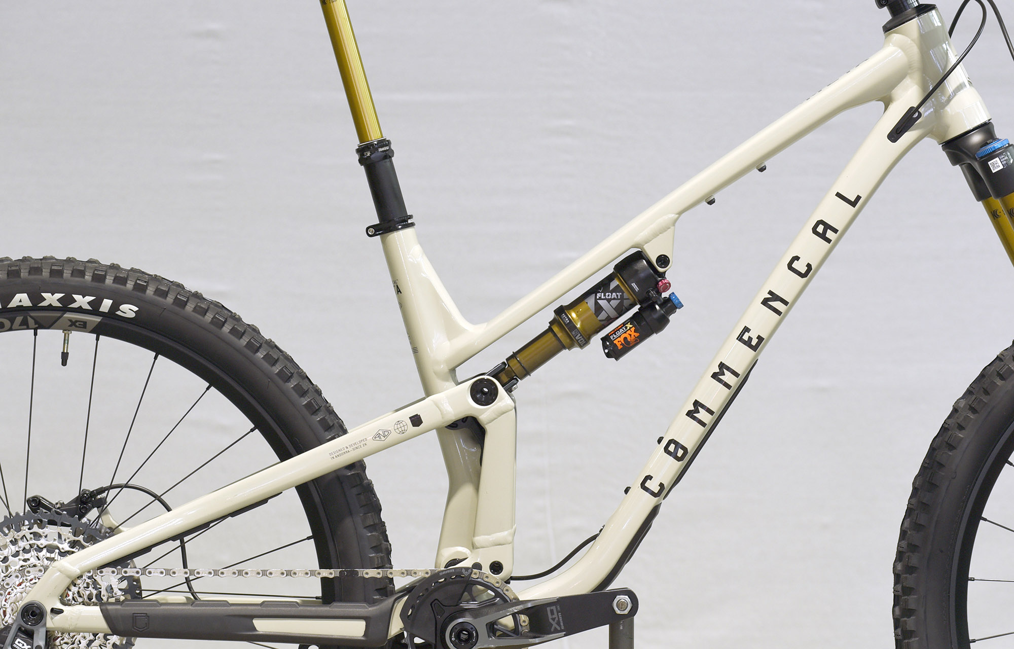 COMMENCAL META V5 T-TYPE CHALK - L (23120903) image number null