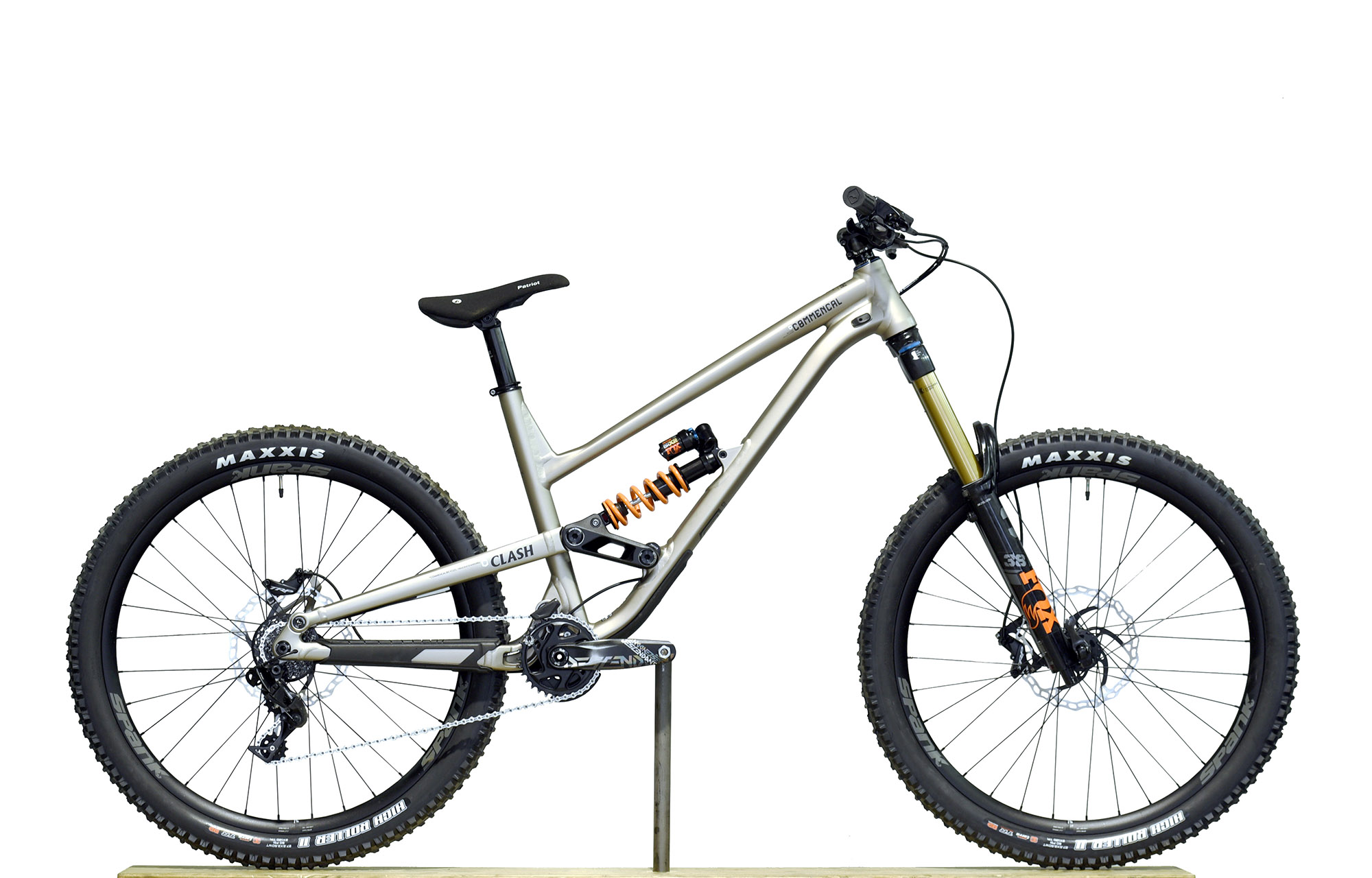 COMMENCAL CLASH PARK EDITION CHAMPAGNE - L (22131703) image number null