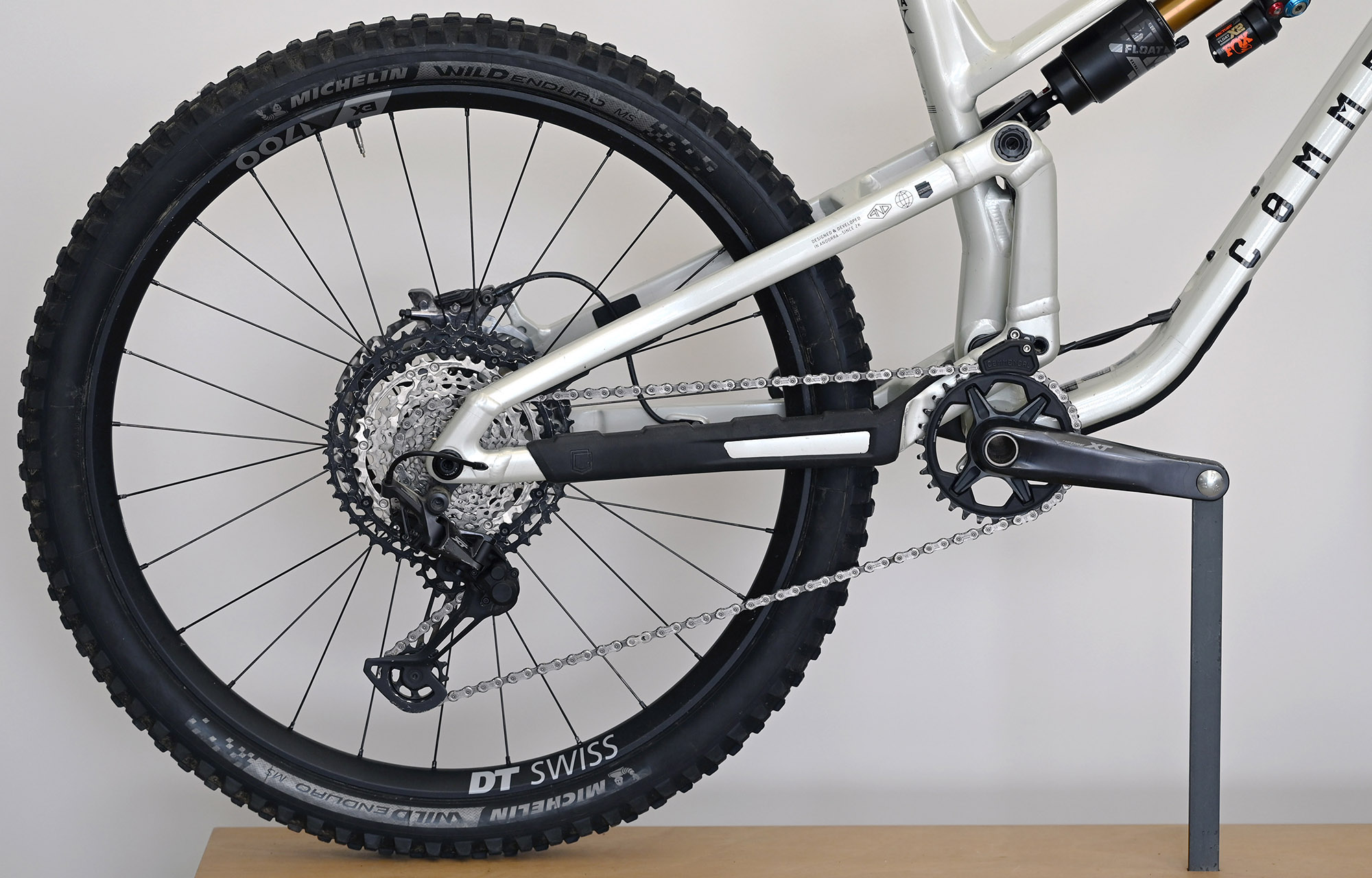 COMMENCAL META SX V5 SIGNATURE CLEAR SILVERCOMMENCAL META SX V5 SIGNATURE CLEAR SILVER - L (23131903) image large number 0