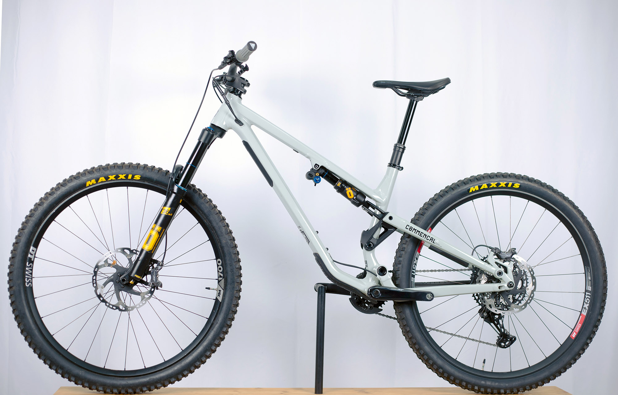 COMMENCAL META TR V4 OHLINS EDITION ASH GREY - M (22120602) image cover number large 3