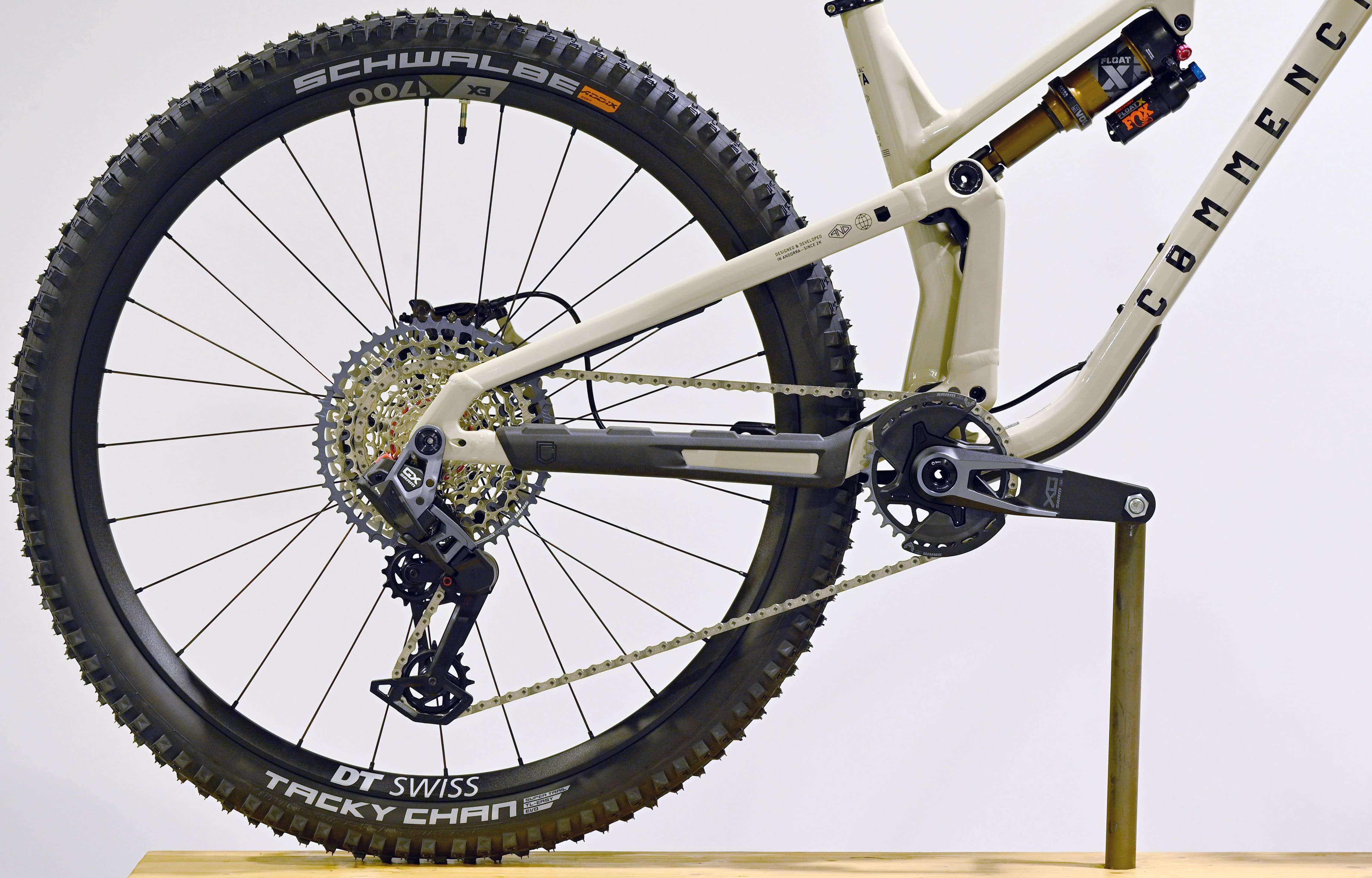 COMMENCAL META V5 T-TYPE CHALK - L (24120702) image number null