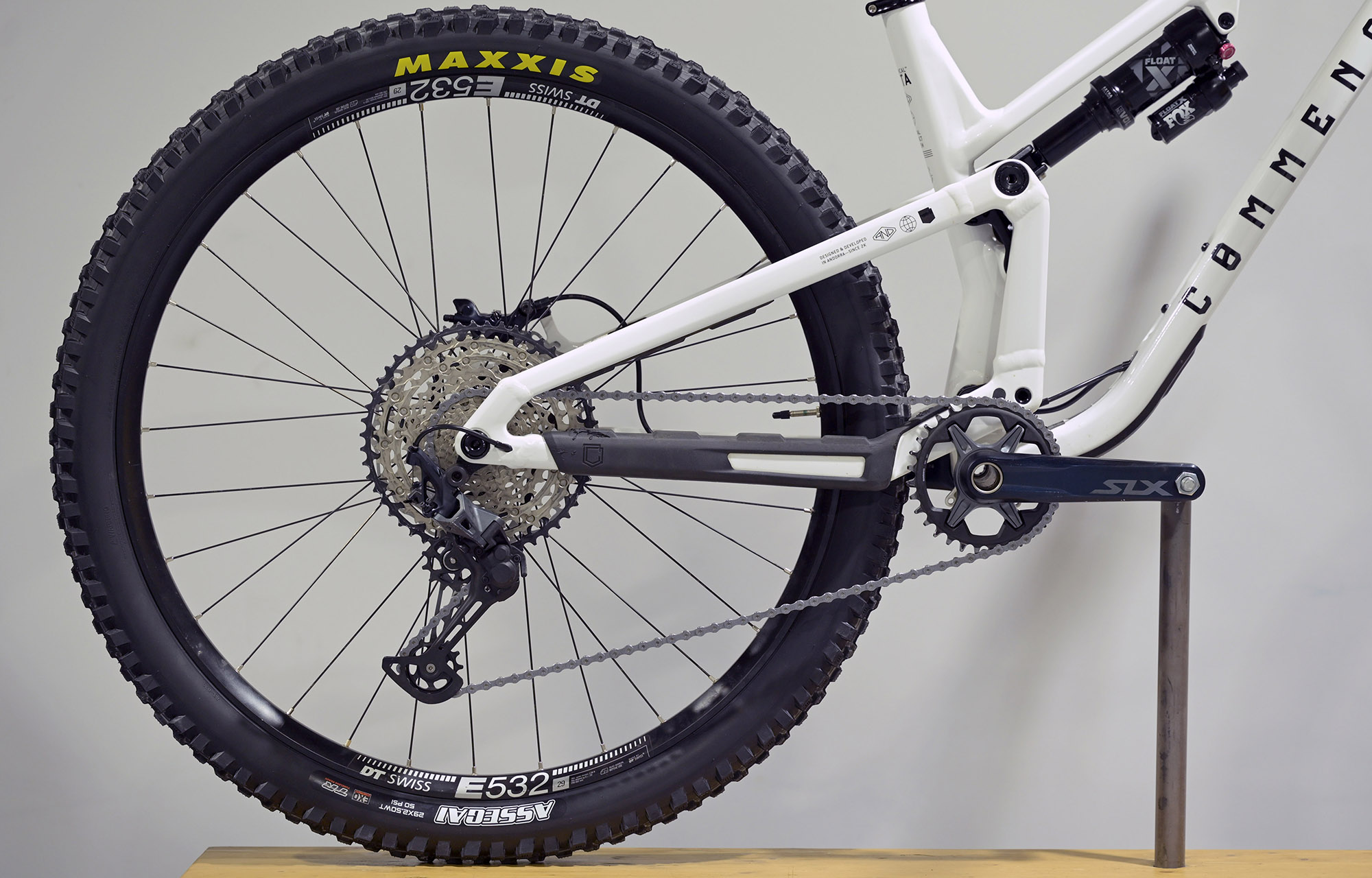 COMMENCAL META V5 ESSENTIAL PURE WHITE - M (23121202) image cover number large 0