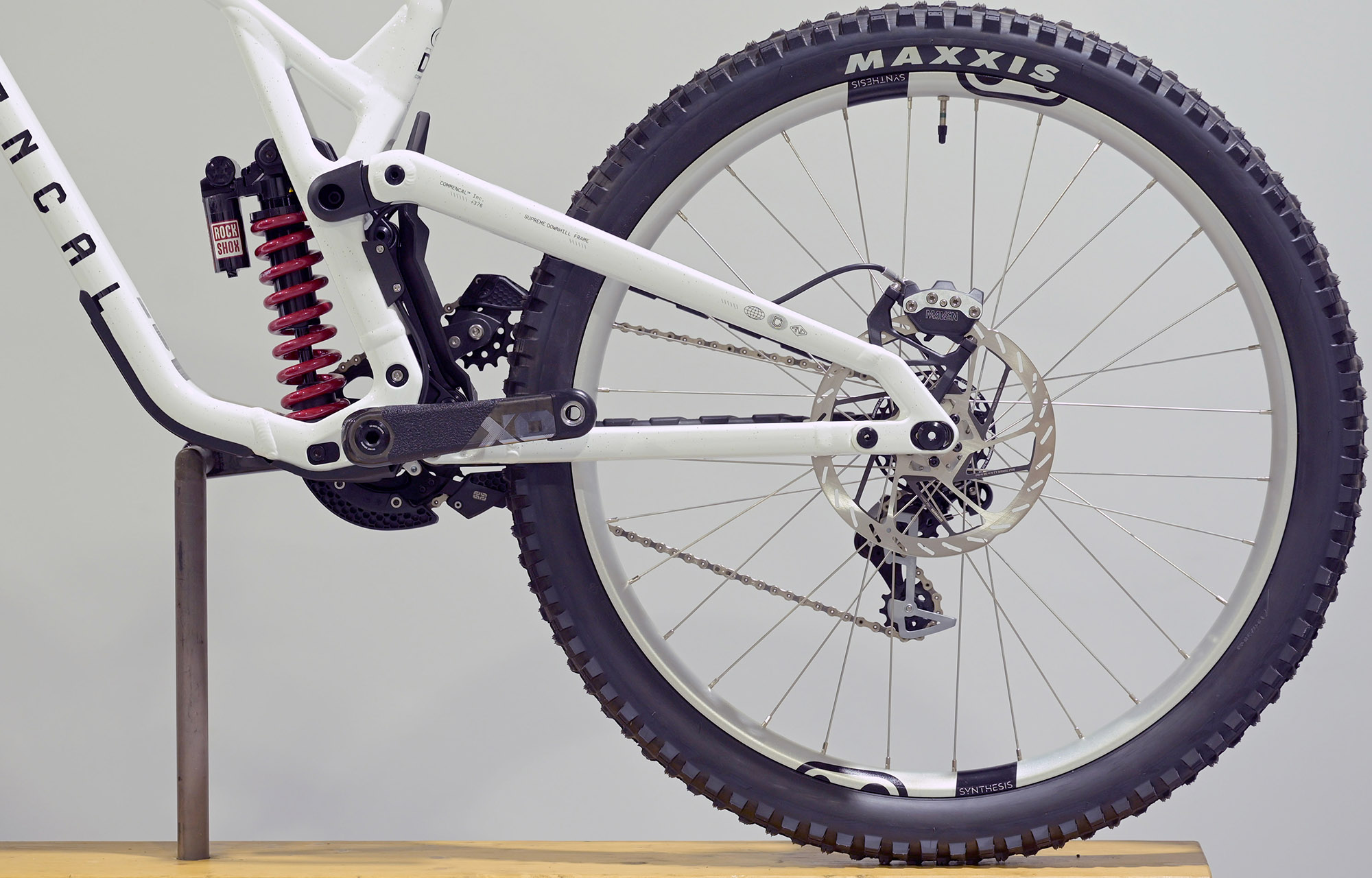 COMMENCAL SUPREME DH V5 ULTIMATE WHISTLER EDITION 2 - L (24157803) image cover number large 3