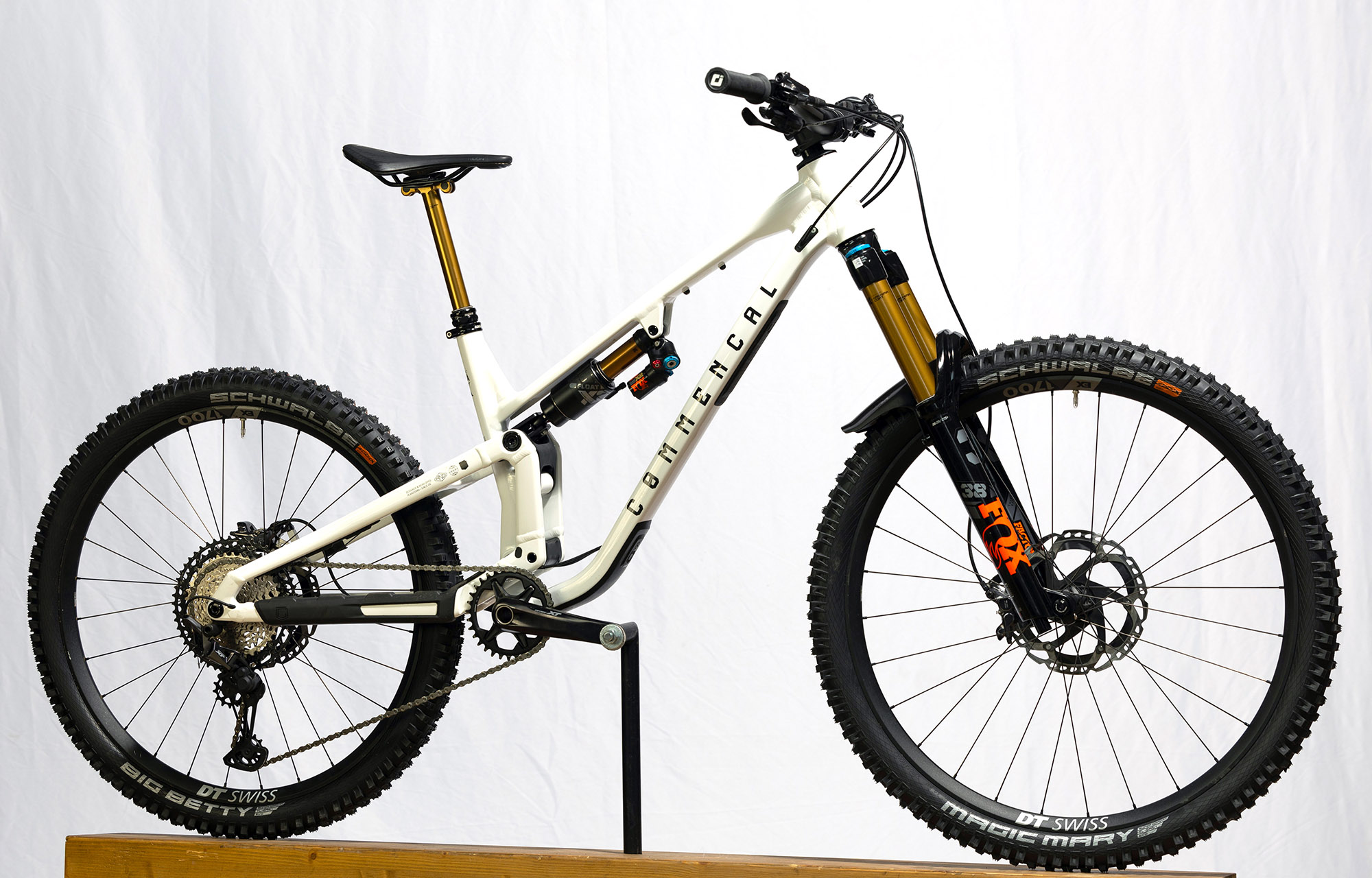COMMENCAL META SX V5 SIGNATURE CLEAR SILVER (M) image number null