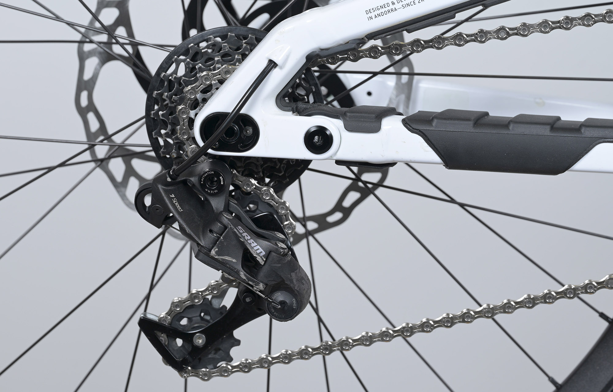 COMMENCAL SUPREME DH V5 ROCKSHOX PURE WHITE - L (24157103) image cover number large 4