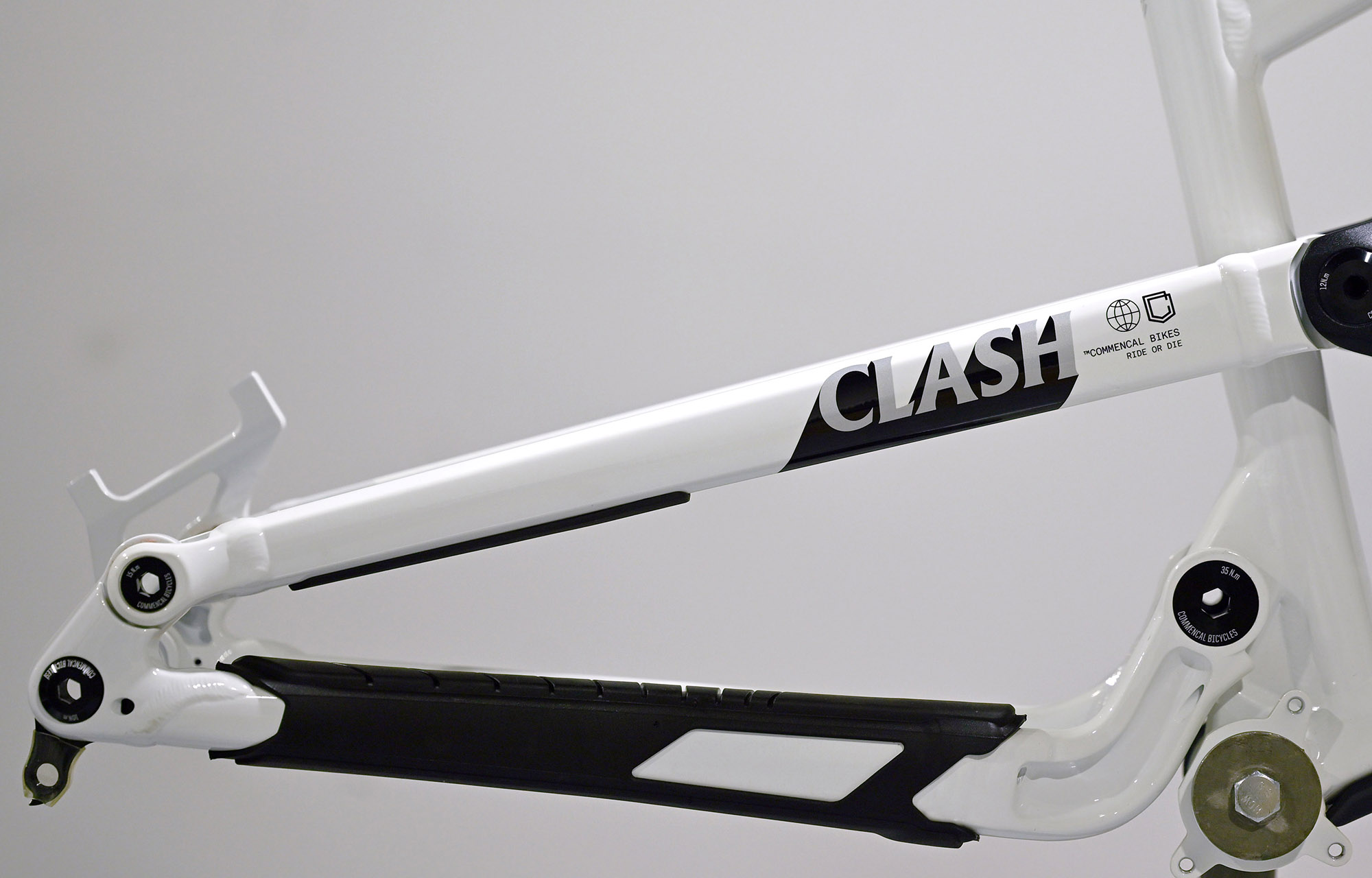 FRAME COMMENCAL CLASH PURE WHITE - M (23230002) image number null