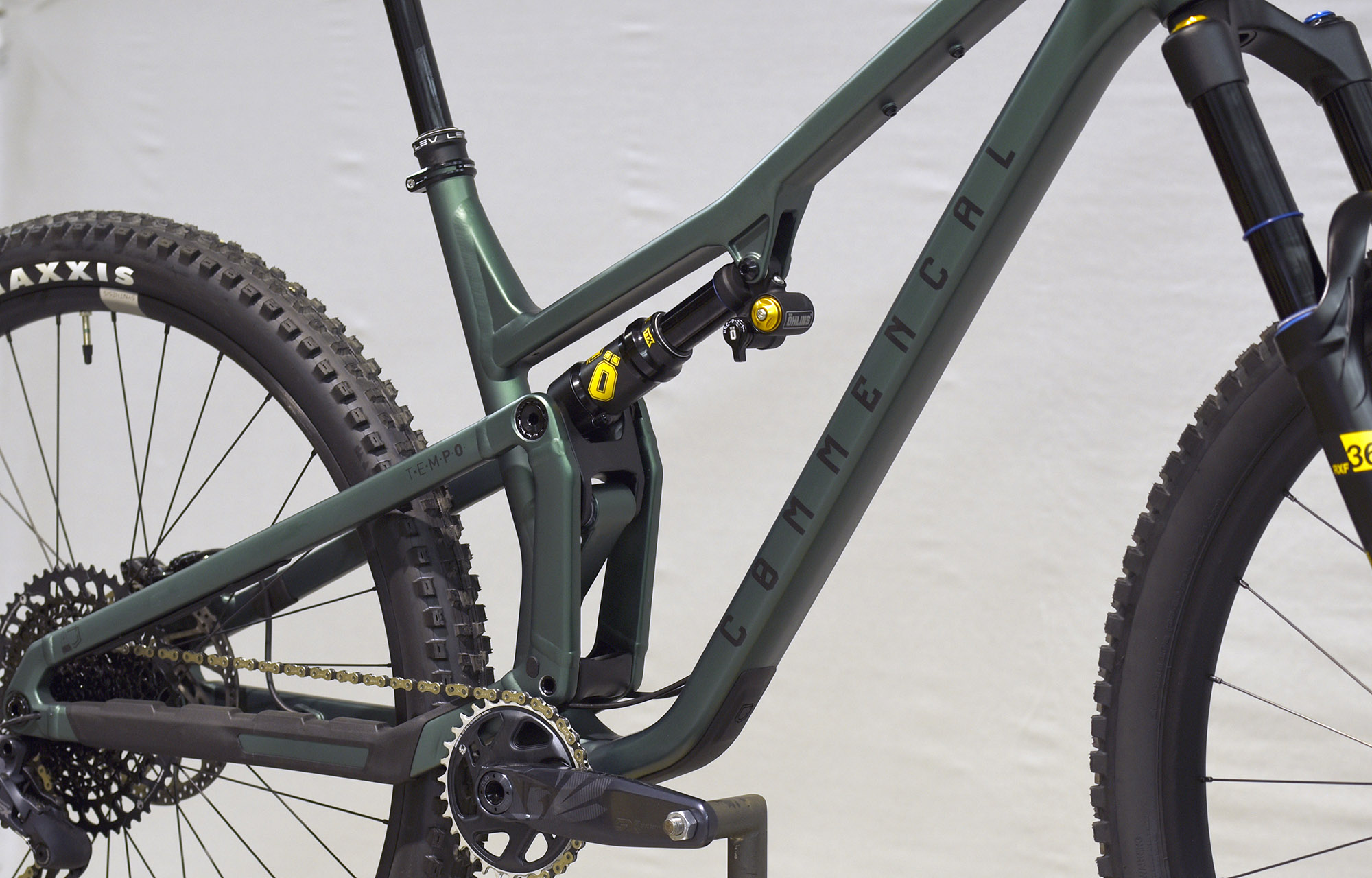 COMMENCAL T.E.M.P.O. OHLINS EDITION METALLIC GREEN - L (22123803) image number null