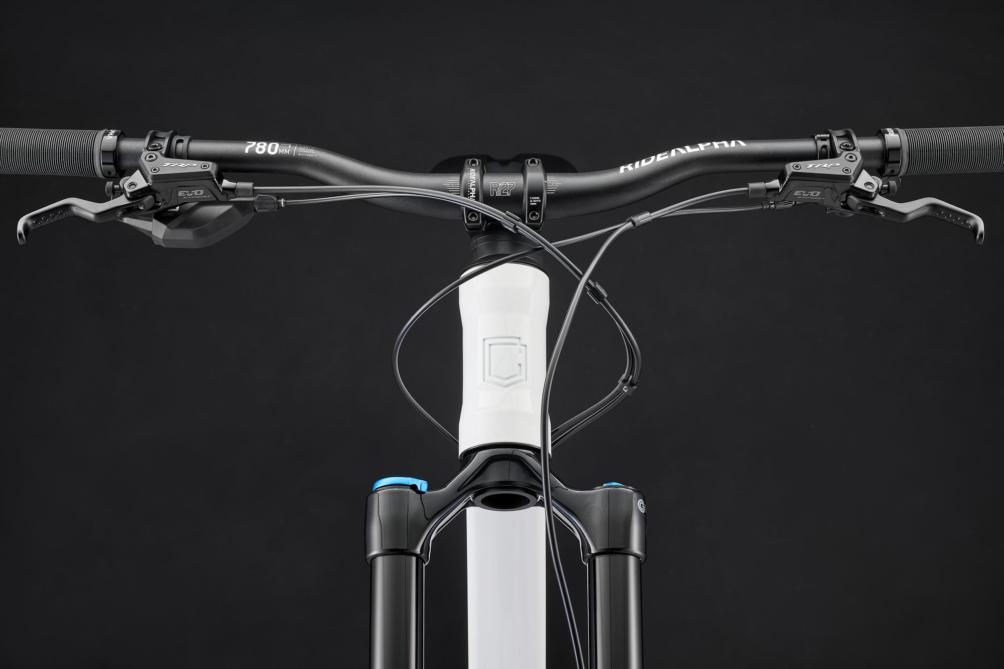 COMMENCAL META V5 ESSENTIAL PURE WHITE 2027 image large number 4
