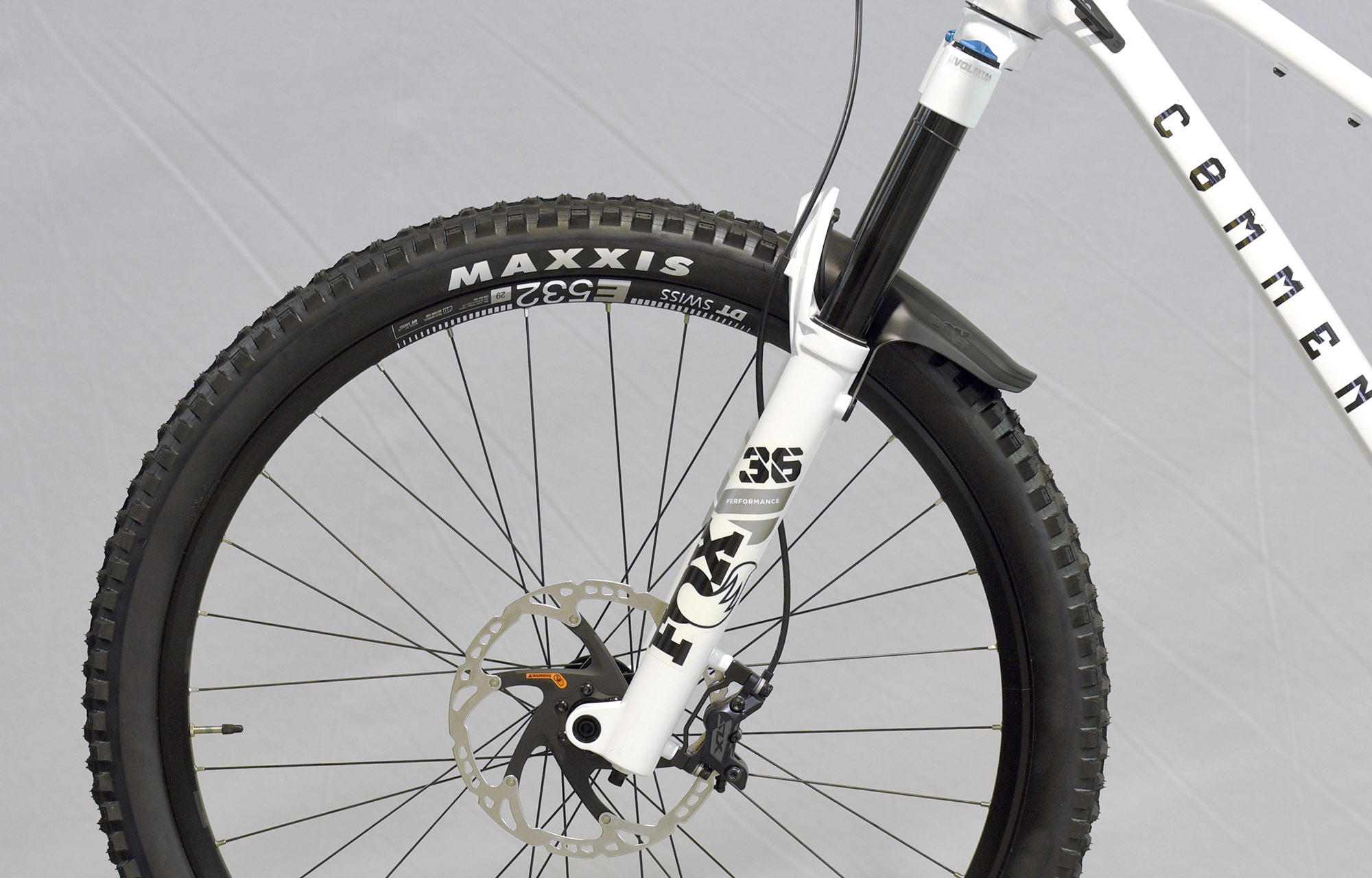 COMMENCAL META V5 ESSENTIAL PURE WHITE - M (23121202) image number null