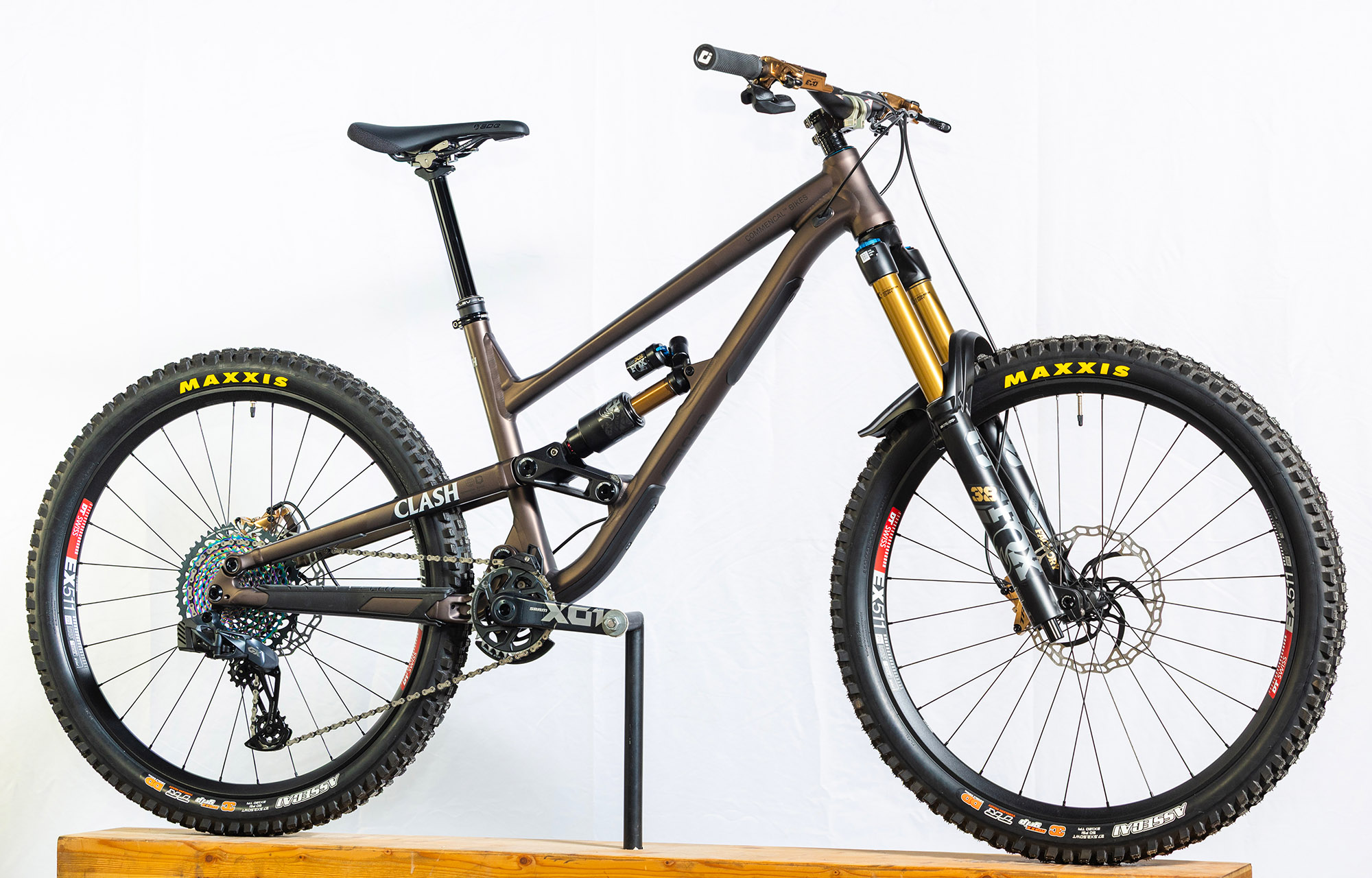 COMMENCAL CLASH SIGNATURE FROZEN BROWN ALC - M (24CLASHALCCA1M) image cover number large 0