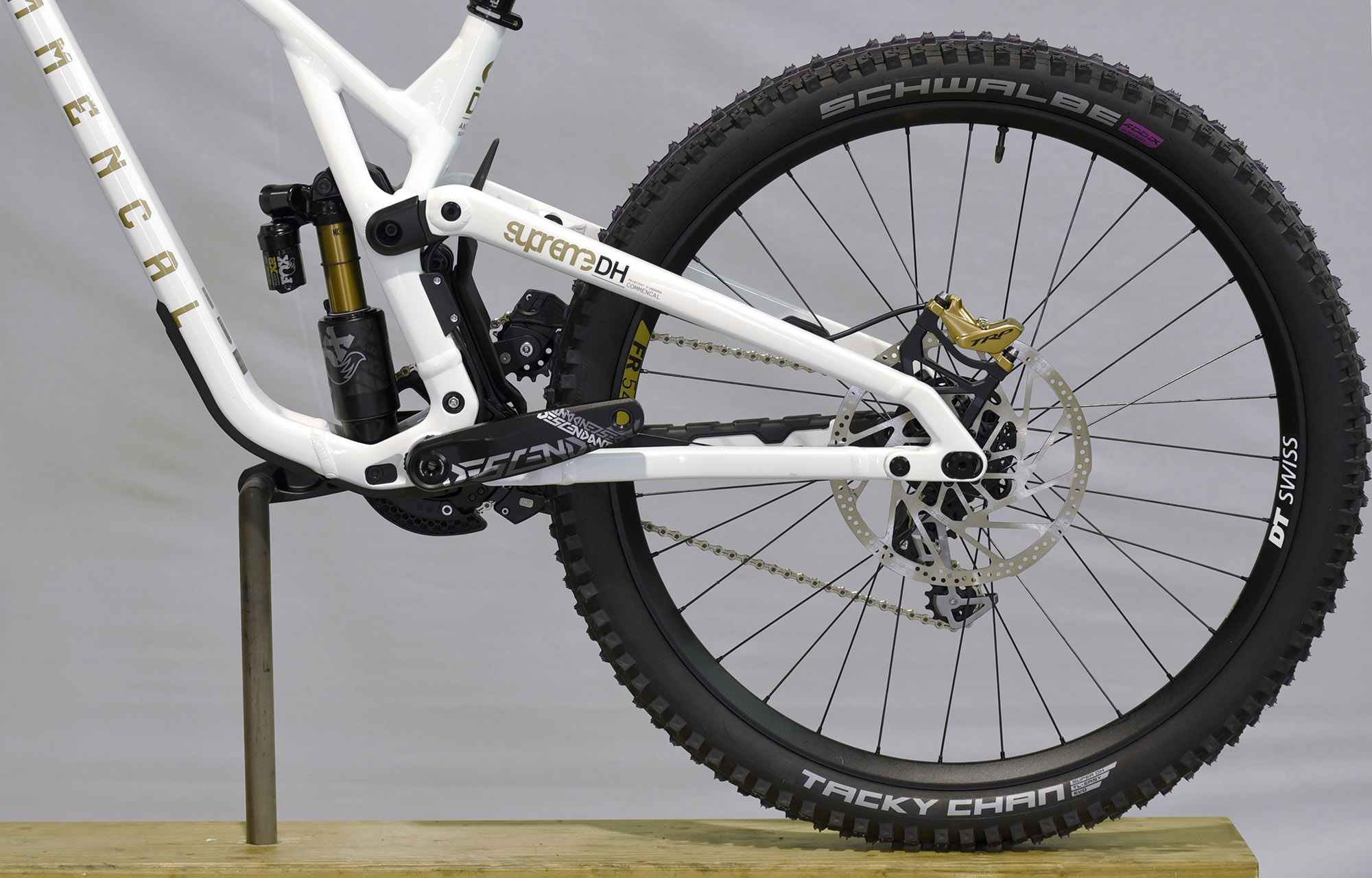 COMMENCAL SUPREME DH V5 SIGNATURE LTD PURE WHITE - S (23151001) image number null