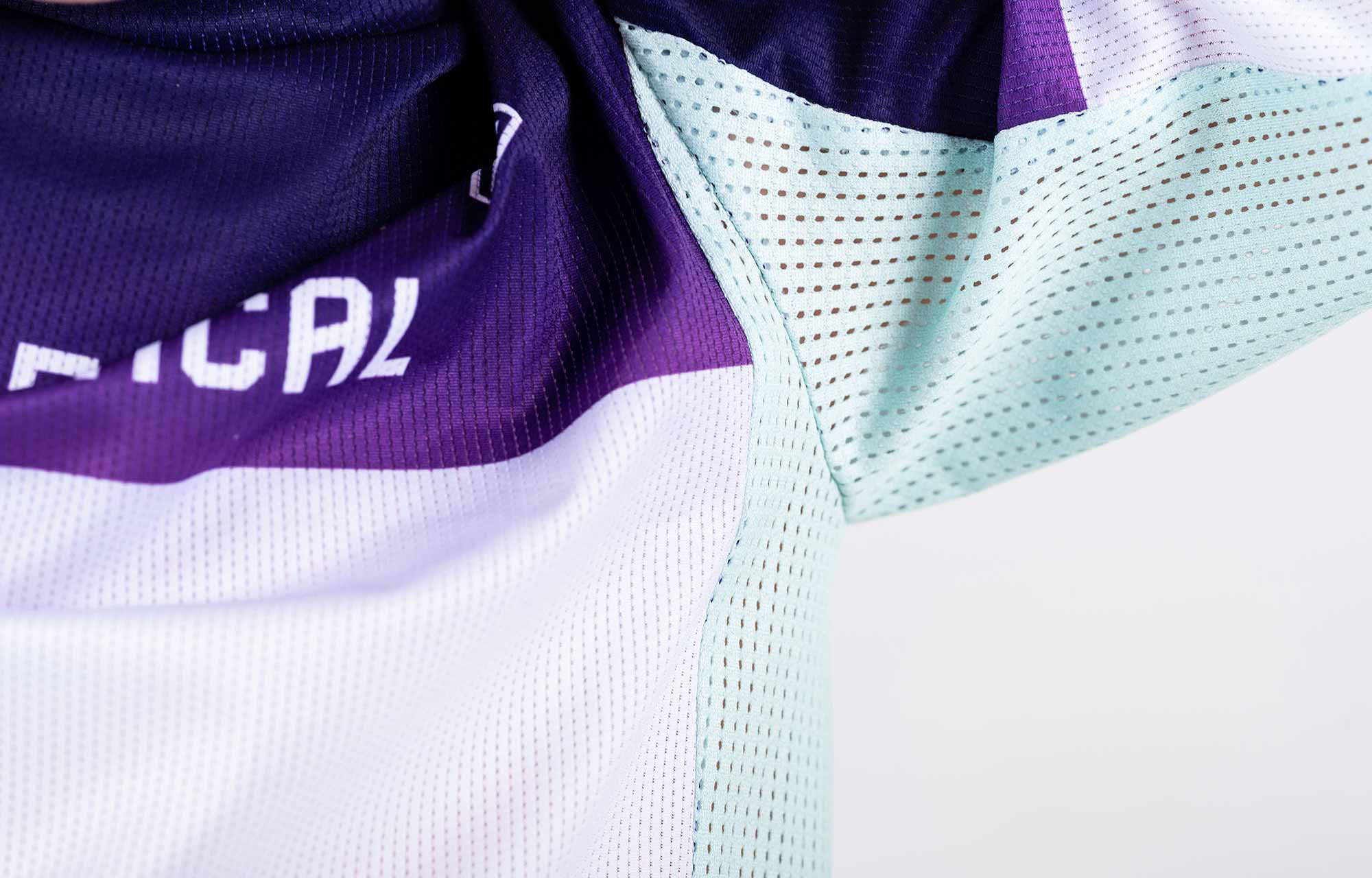 COMMENCAL KIDS LONG SLEEVE MAGIC MIMI RACE JERSEY image number 4