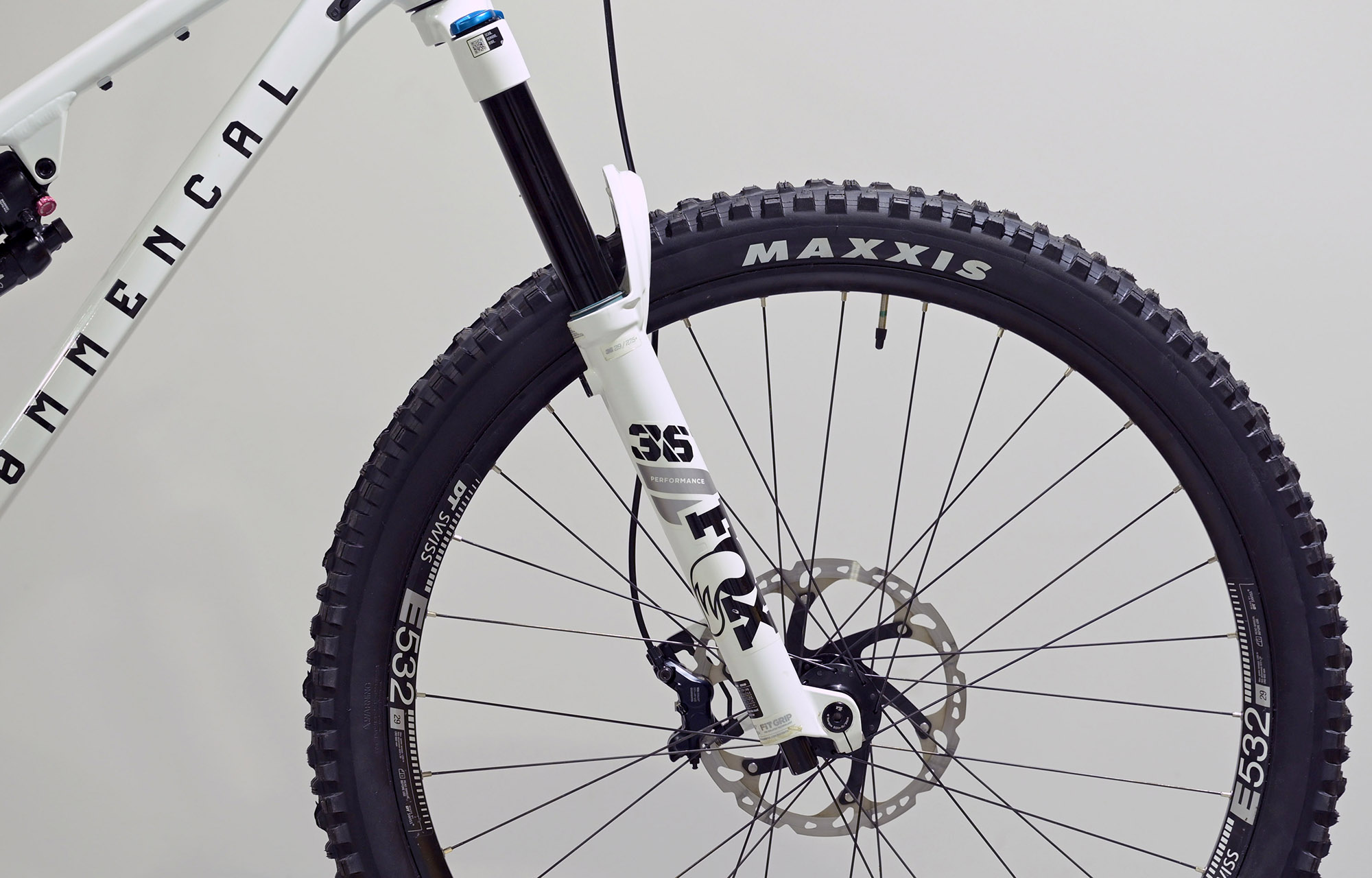 COMMENCAL META V5 ESSENTIAL PURE WHITE - S (23121201) image cover number large 1