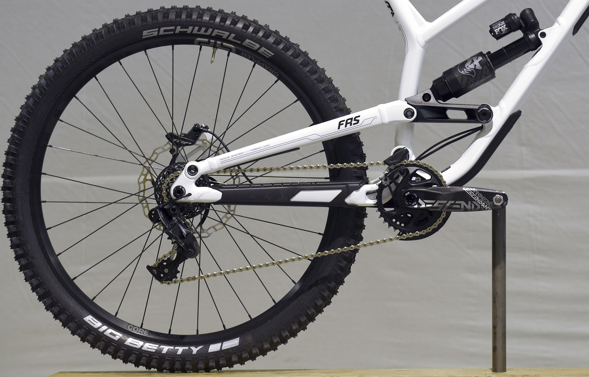 COMMENCAL FRS ESSENTIAL PURE WHITE - M (22150502) image cover number large 0