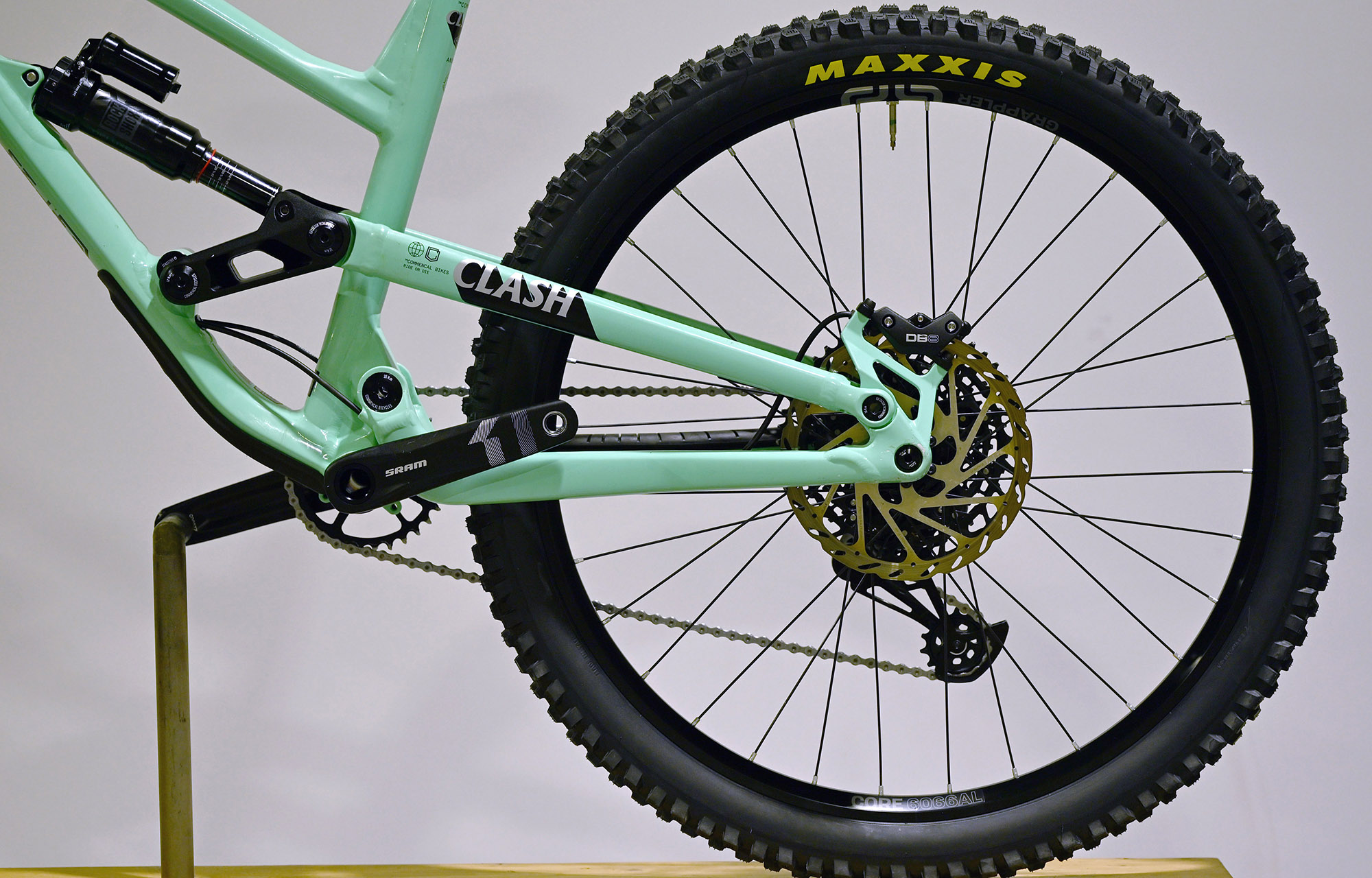 COMMENCAL CLASH RIDE EMERALD GREEN - L (23130103) image cover number large 3