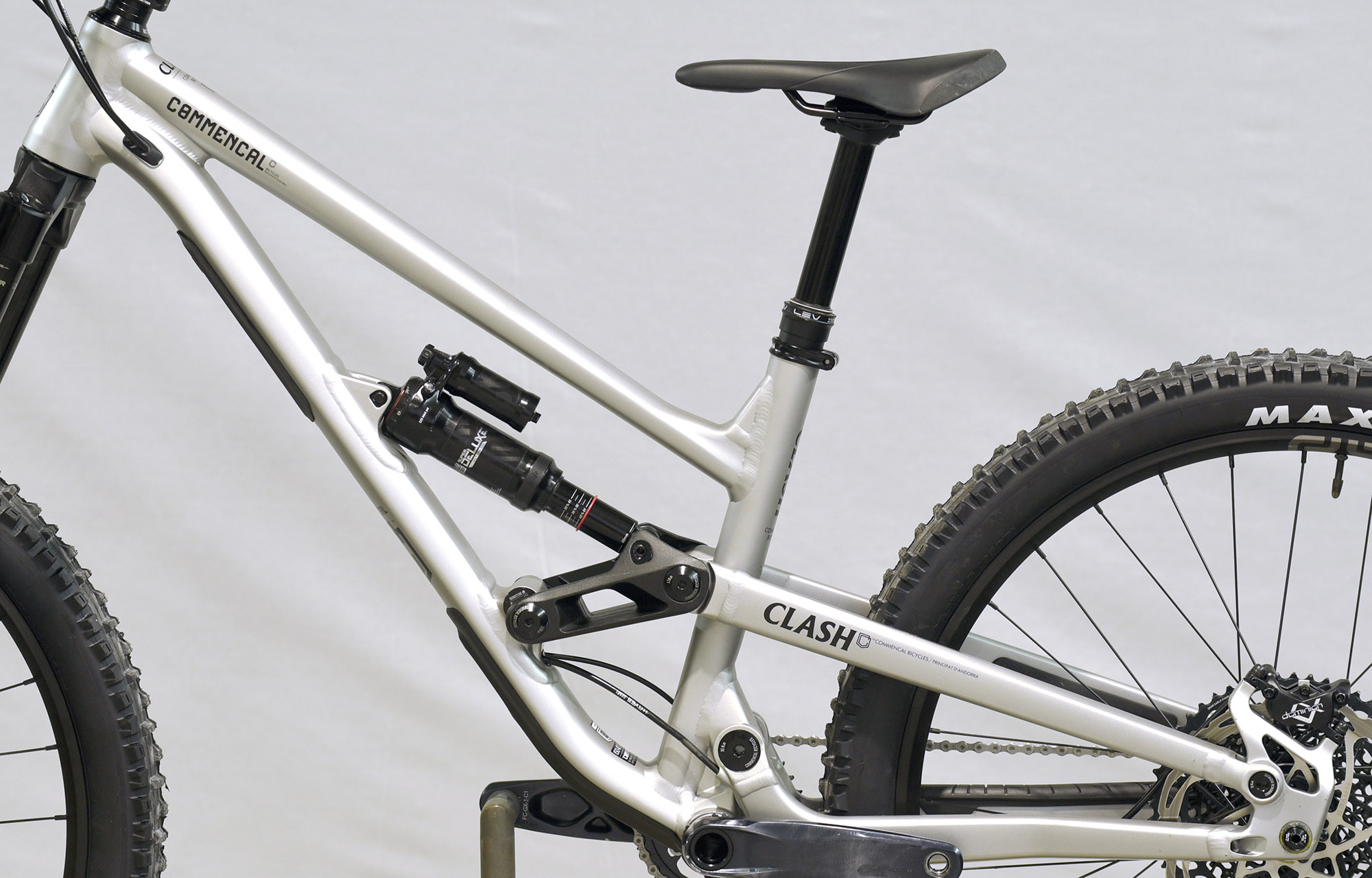 COMMENCAL CLASH RACE SILVER - S (22132101) image number null